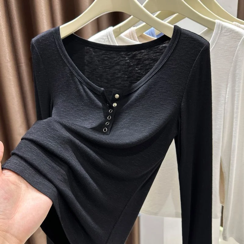 Бамбуковая хлопковая футболка с полуоткрытым воротником и пуговицами, нижняя рубашка для женщин, осень 202, тонкий вязаный облегающий топ
Бамбуковая хлопковая футболка с полуоткрытым воротником и пуговицами, нижняя рубашка для женщин, осень 202, тонкий вязаный облегающий топ