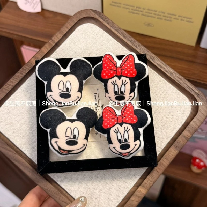 Оптовая продажа: милые плюшевые брелоки-значки с Микки и Минни из аниме Disney, креативные, в стиле каваи, для пар, для рюкзаков, броши, подарки
Оптовая продажа: милые плюшевые брелоки-значки с Микки и Минни из аниме Disney, креативные, в стиле каваи, для пар, для рюкзаков, броши, подарки