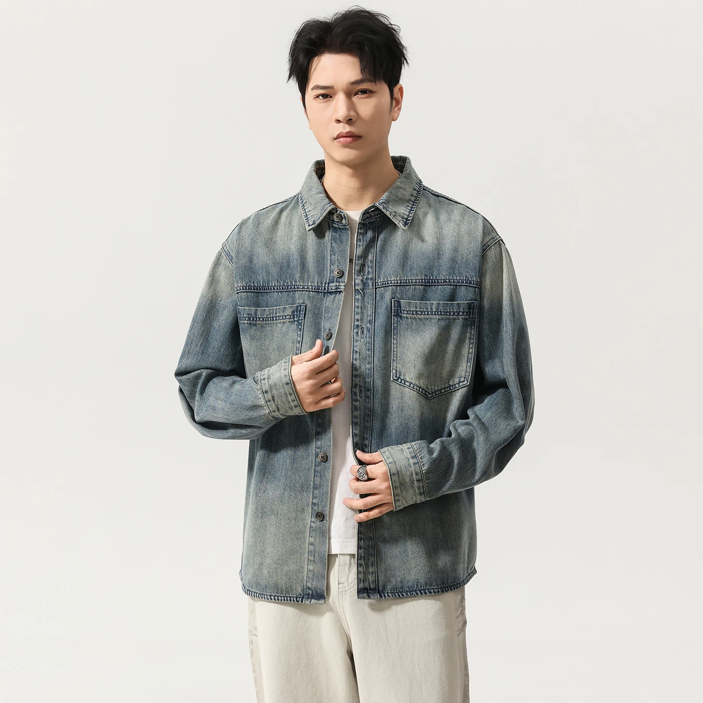 Men American Retro Splice Pocket Loose Casual Long Sleeve Denim Cargo Shirt Cityboy Streetwear Fashion Plus Size Shirts Coat
Men American Retro Splice Pocket Loose Casual Long Sleeve Denim Cargo Shirt Cityboy Streetwear Fashion Plus Size Shirts Coat