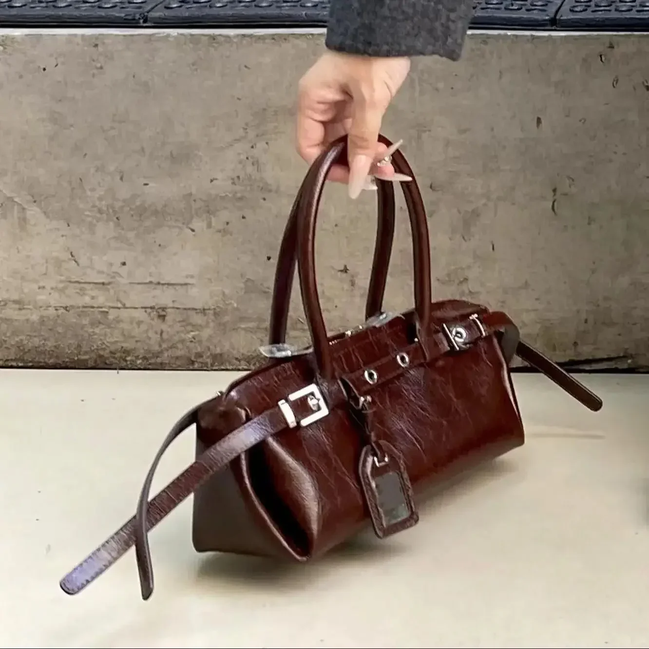 Motorcycle Style Women's Handbag 2025 Autumn Winter New Fashion Simple Underarm Bag Designer Texture PU Single Shoulder Bag
Motorcycle Style Women's Handbag 2025 Autumn Winter New Fashion Simple Underarm Bag Designer Texture PU Single Shoulder Bag
