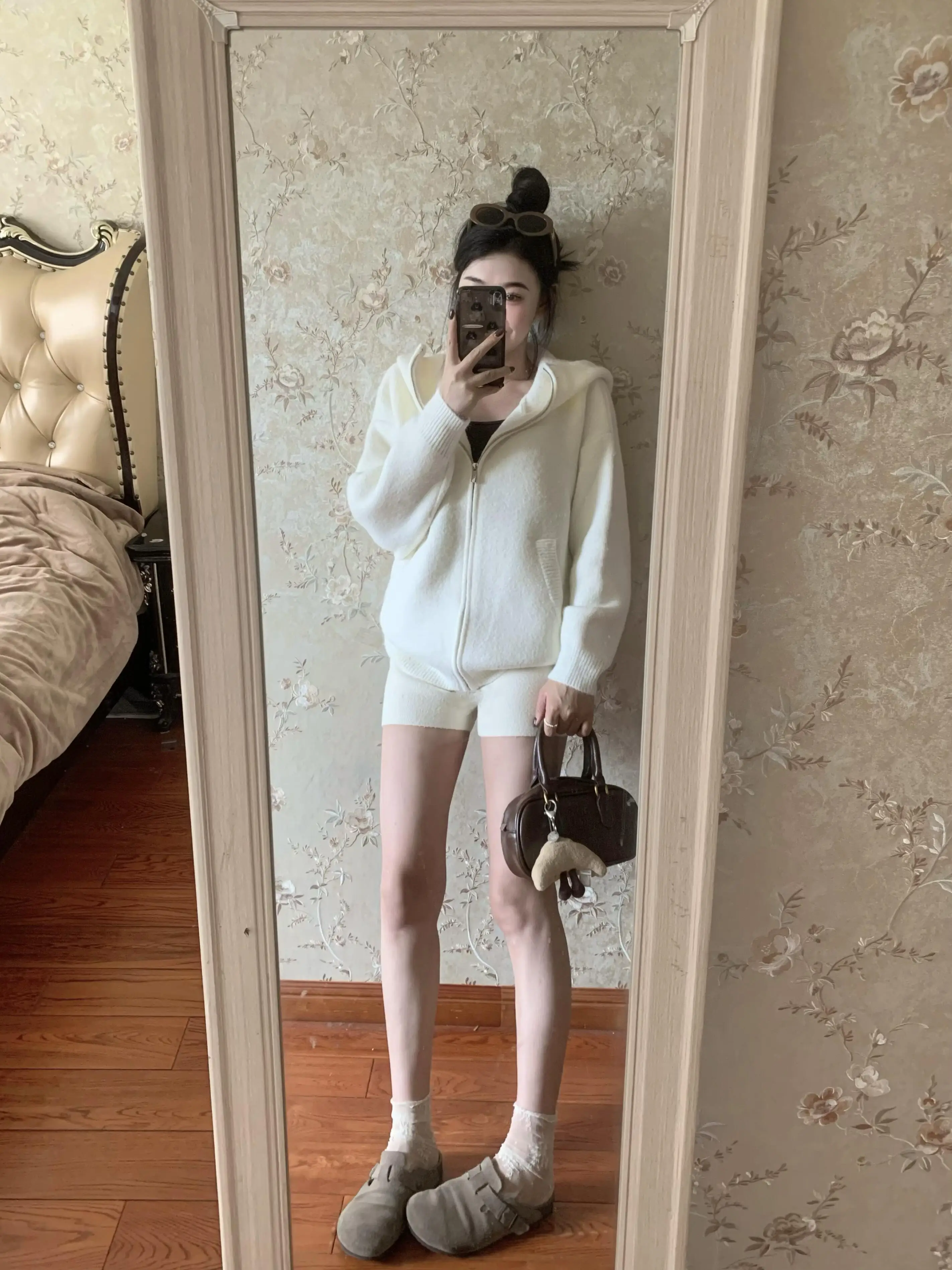 Korean Lazy Style Hoodie Knitwear Women's Loose Slimming Loose Feelings Outerwear Short Pants Two-Piece Set Autumn Fashion
Korean Lazy Style Hoodie Knitwear Women's Loose Slimming Loose Feelings Outerwear Short Pants Two-Piece Set Autumn Fashion