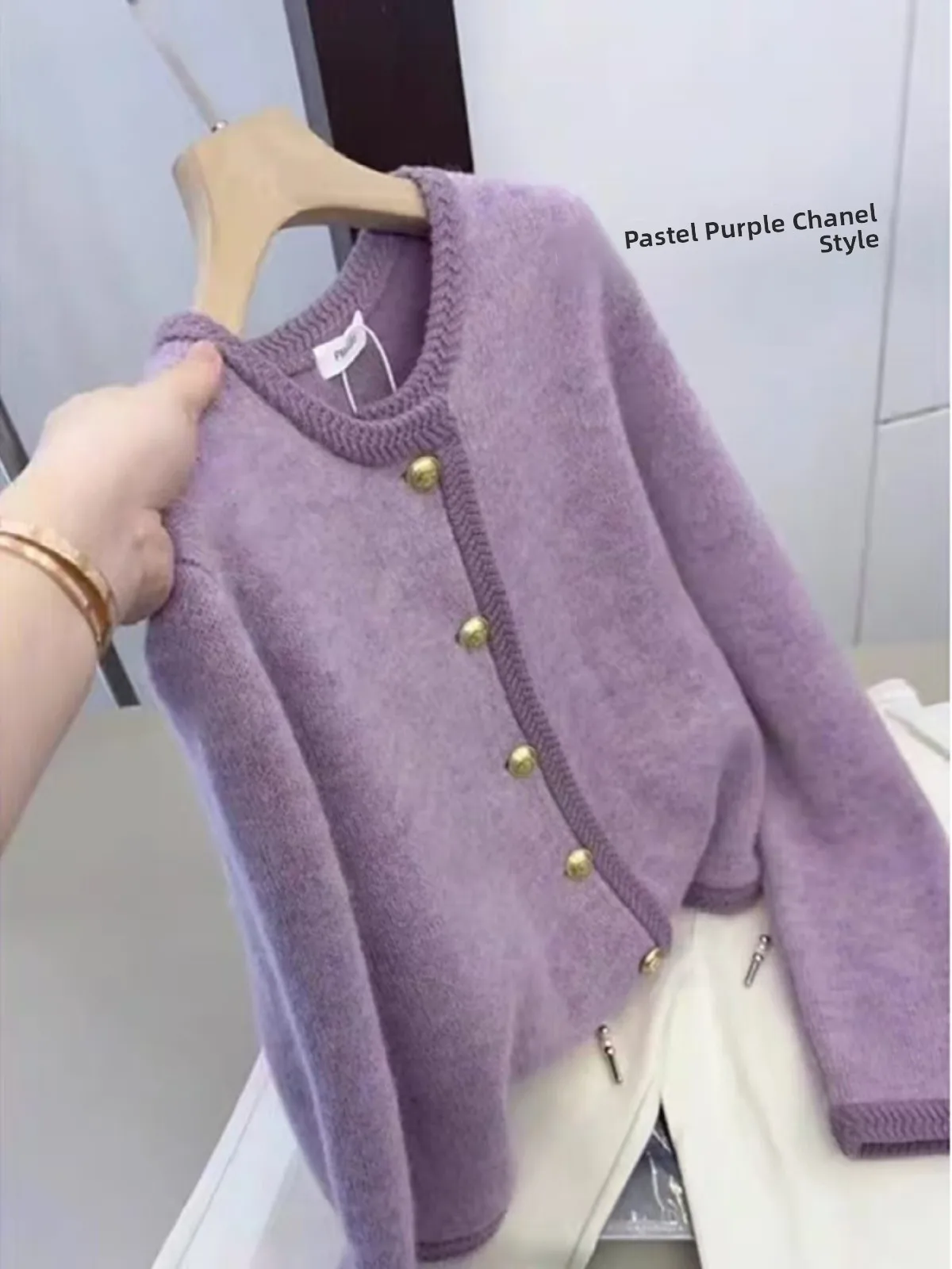 plus Size Purple Sweater Women's Casual Style Fashionable Knitwear Soft Tone Commute Wind Loose Fit Long Sleeve Button up Car...
plus Size Purple Sweater Women's Casual Style Fashionable Knitwear Soft Tone Commute Wind Loose Fit Long Sleeve Button up Car...
