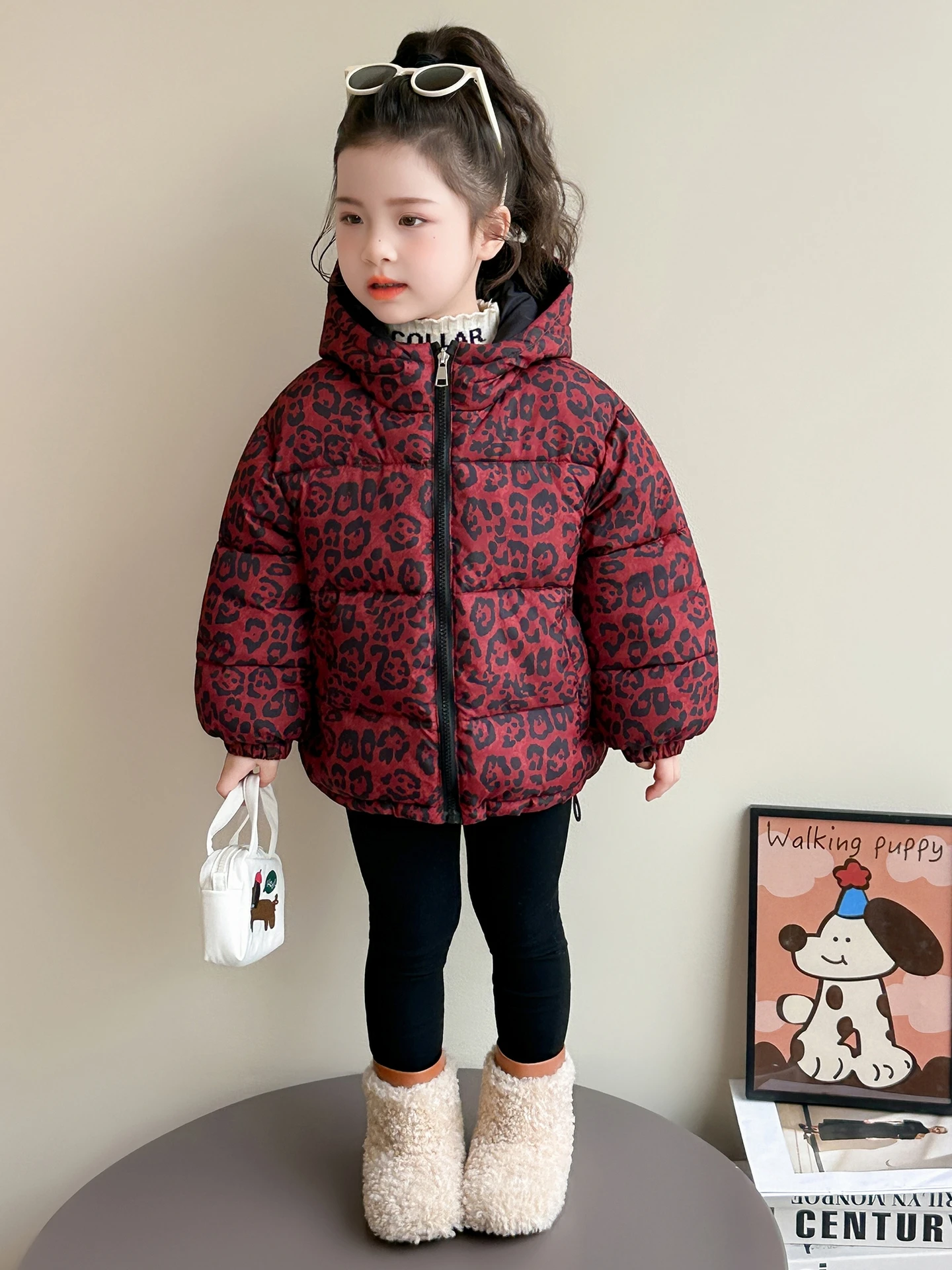 Зимняя утепленная хлопковая куртка для девочек с леопардовым принтом, теплая, удобная, дышащая, экологичная, китайский бренд
Зимняя утепленная хлопковая куртка для девочек с леопардовым принтом, теплая, удобная, дышащая, экологичная, китайский бренд