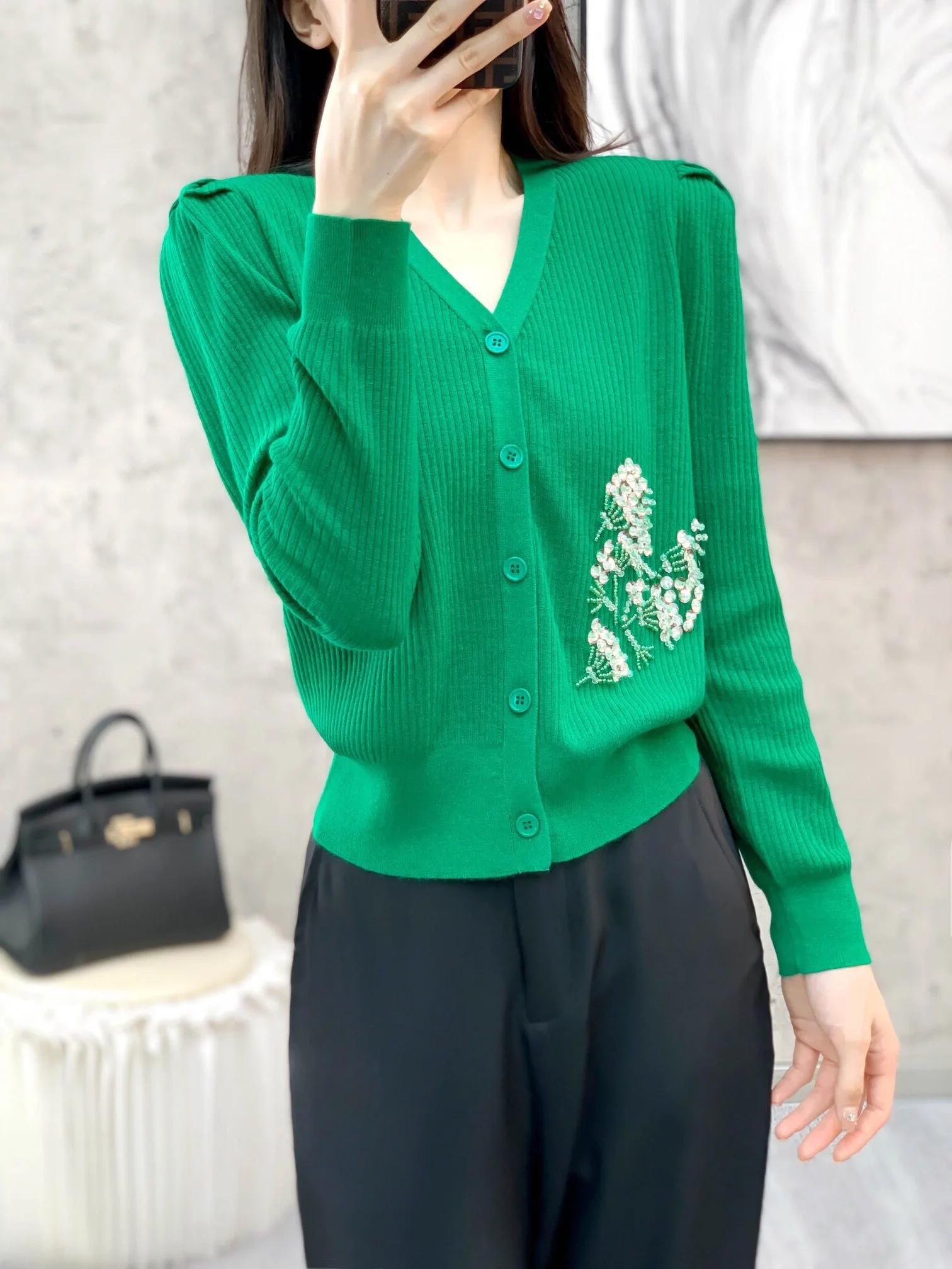 Winter And 2023 New Autumn Women's ClothingWool Handmade Embroidered Beads Bright Silk Cardigan 1014
Winter And 2023 New Autumn Women's ClothingWool Handmade Embroidered Beads Bright Silk Cardigan 1014