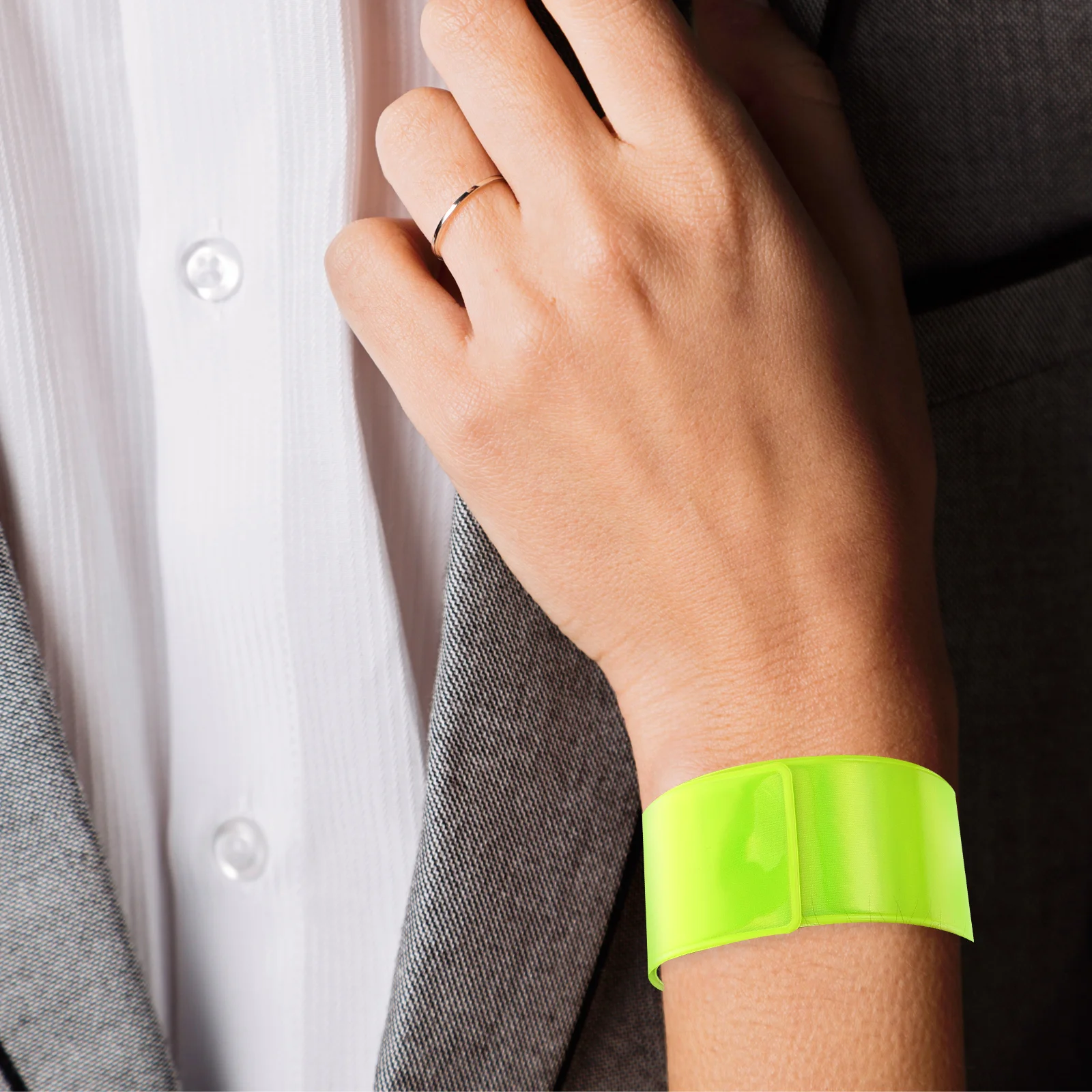 6pcs Reflective High Visibility Wristbands Reflective Wrist Band for Night Run Safety Green Outdoor Gadgets
6pcs Reflective High Visibility Wristbands Reflective Wrist Band for Night Run Safety Green Outdoor Gadgets