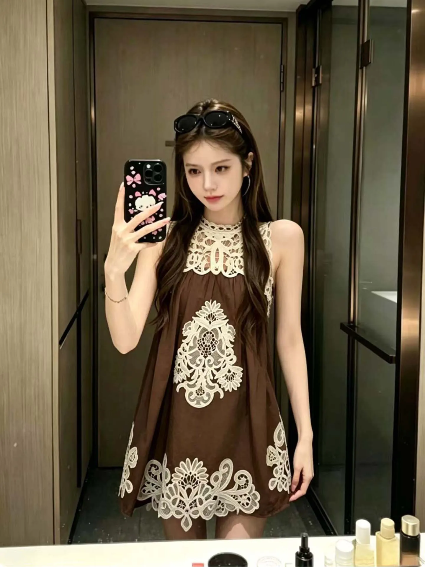 French Style Splice Heavy Embroidery Hollow out Lace Dress Women's Summer New Slimming Doll Skirt A-Line Loose Fit Casual Wear
French Style Splice Heavy Embroidery Hollow out Lace Dress Women's Summer New Slimming Doll Skirt A-Line Loose Fit Casual Wear