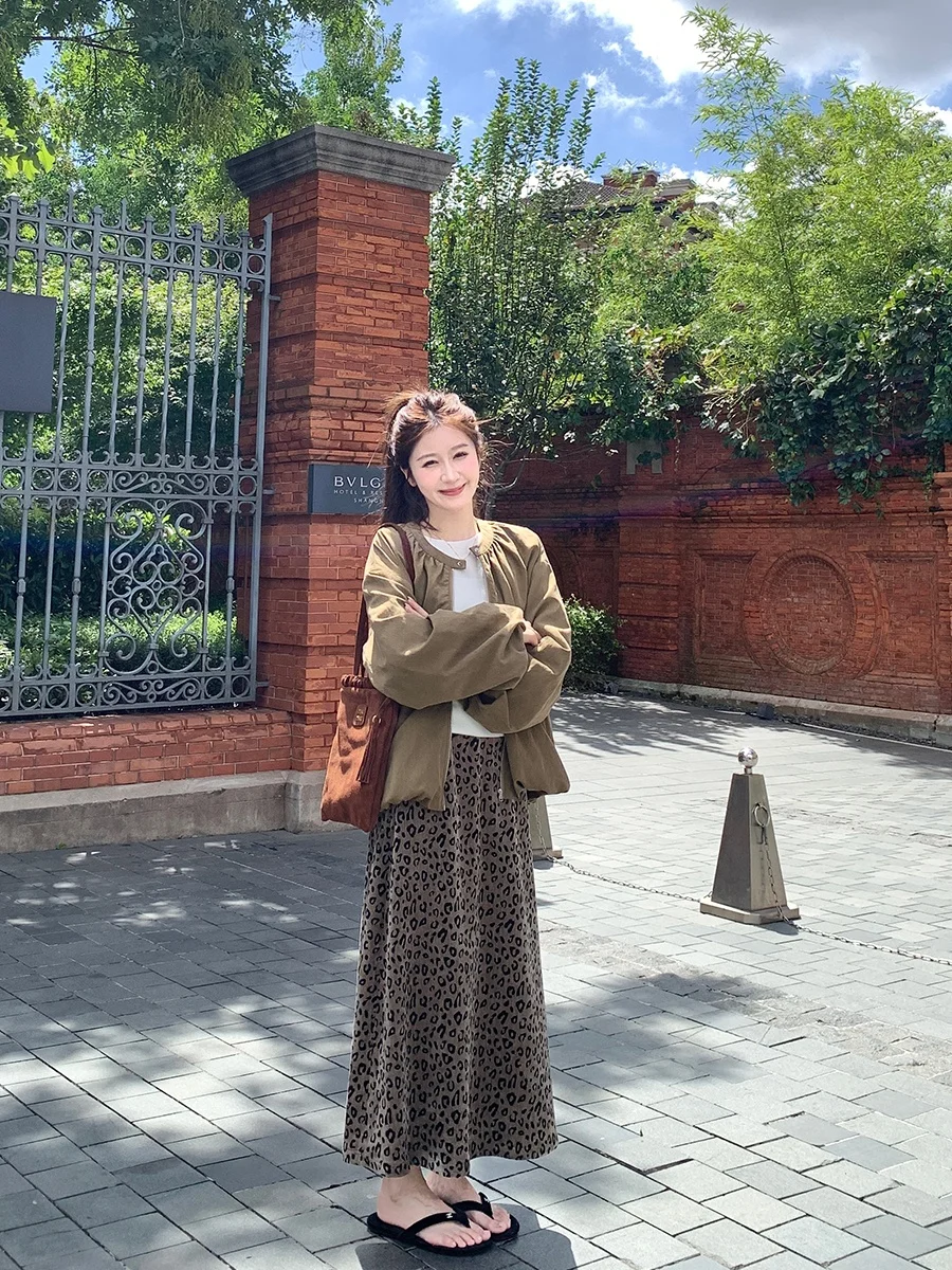 YANUOYU Autumn Tea ort Jaet round Ne Flower Bud Casual Loose Fit Women's Outerwear Comfortable Versatile Cact Length
YANUOYU Autumn Tea ort Jaet round Ne Flower Bud Casual Loose Fit Women's Outerwear Comfortable Versatile Cact Length