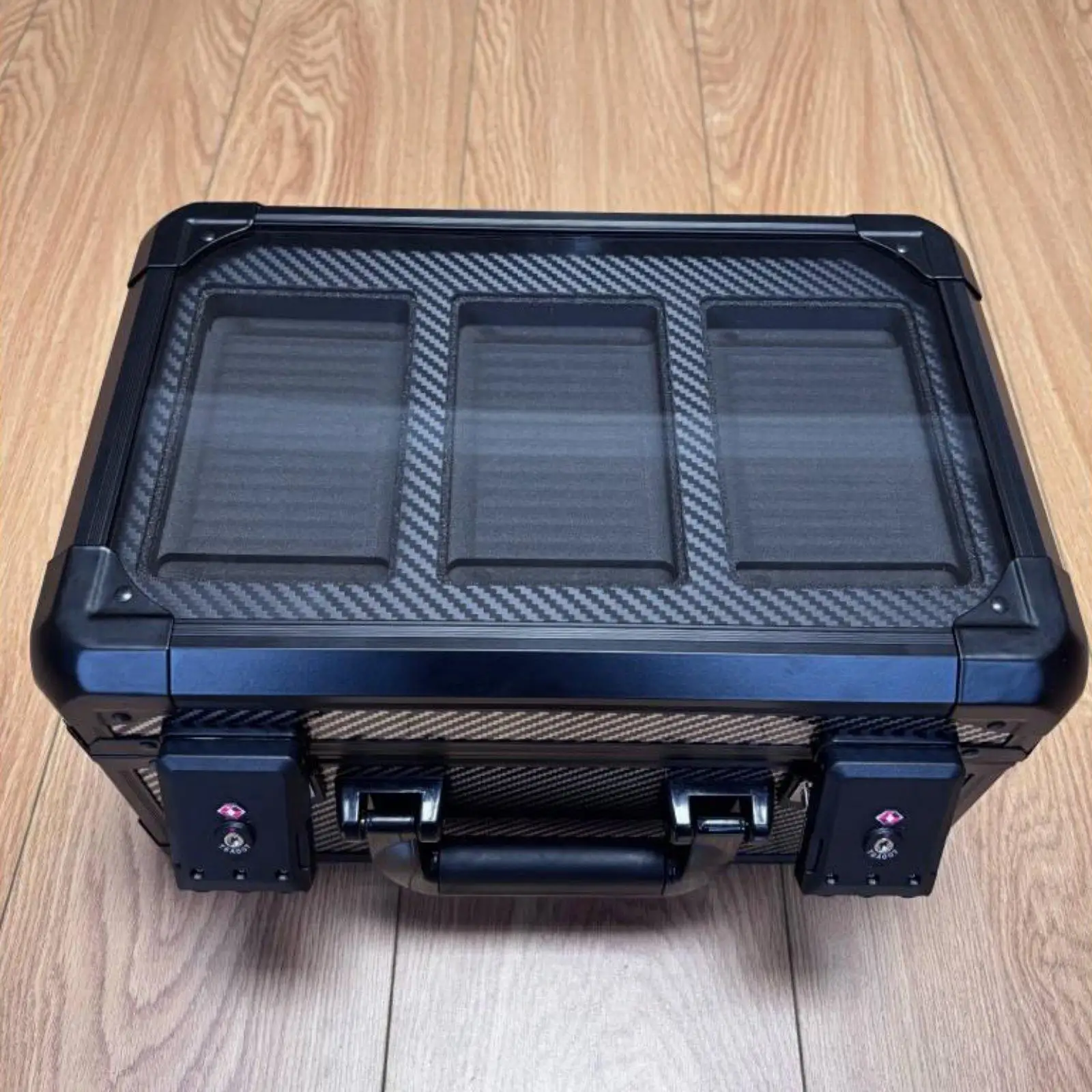 Graded Card Storage Box Protector Easy to Carry,Lightweight 3 Slots Sport Cards Case
Graded Card Storage Box Protector Easy to Carry,Lightweight 3 Slots Sport Cards Case