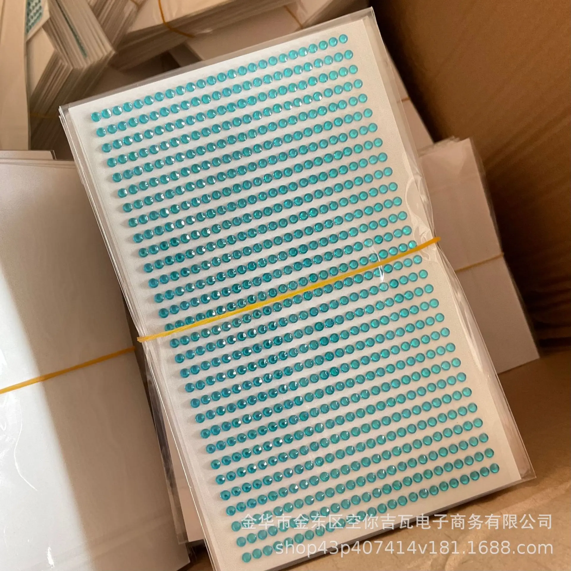Self Adhesive 3mm Rhinestone Pearl Continuous Letter Stickers Alphabet Gems for DIY Fan Decoration Name Stickers Viral Style
Self Adhesive 3mm Rhinestone Pearl Continuous Letter Stickers Alphabet Gems for DIY Fan Decoration Name Stickers Viral Style