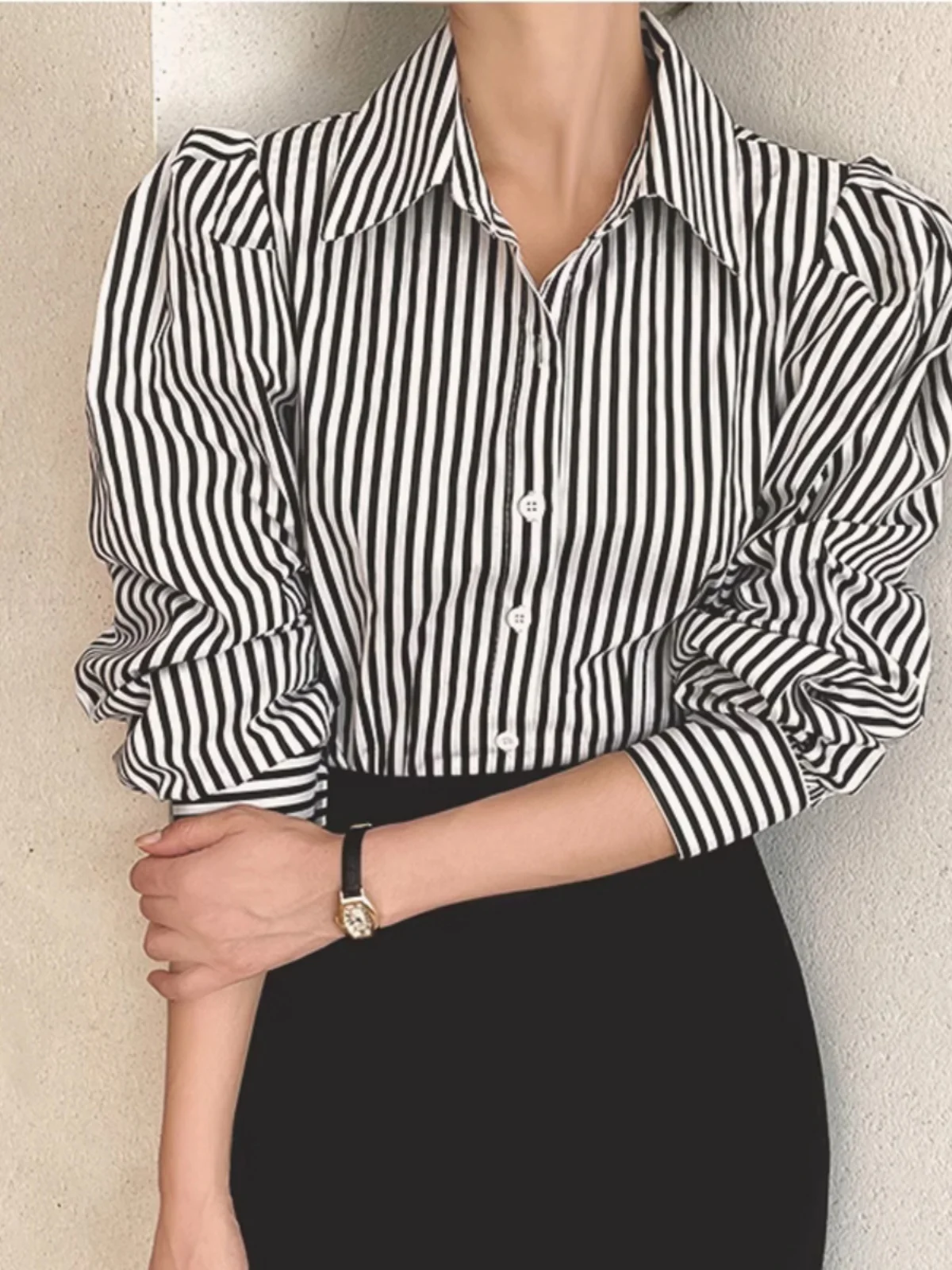 Women's Chic Retro Striped Loose Fit Bubble Sve Long Sve irt Autumn 2023 New Sle Versatile Turn-down Collar Top
Women's Chic Retro Striped Loose Fit Bubble Sve Long Sve irt Autumn 2023 New Sle Versatile Turn-down Collar Top