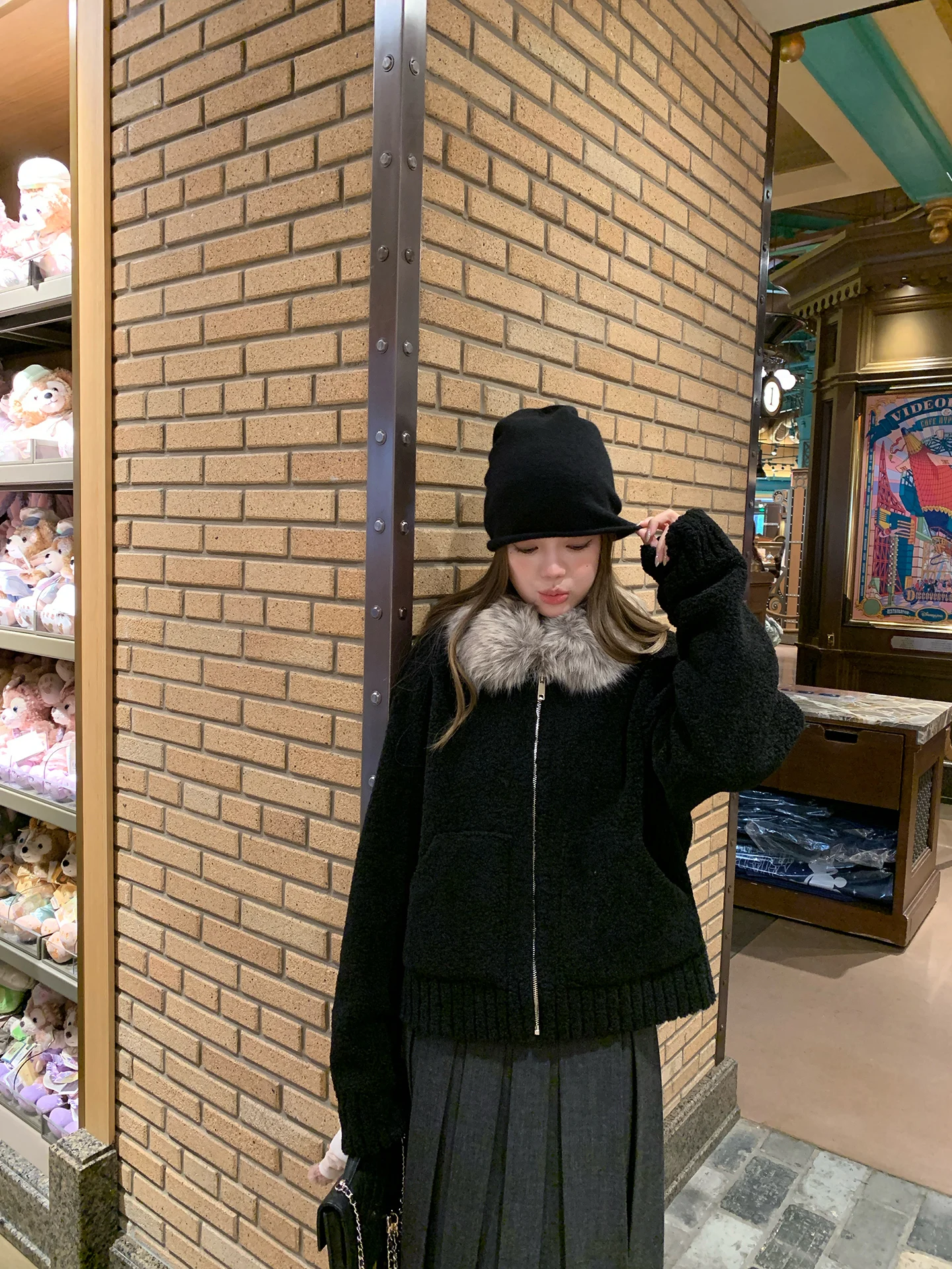 Новая зимняя женская куртка Yoyozizhi с воротником из овечьего меха, утепленная, с длинными рукавами, на молнии, черная, из тонкого меха ягненка
Новая зимняя женская куртка Yoyozizhi с воротником из овечьего меха, утепленная, с длинными рукавами, на молнии, черная, из тонкого меха ягненка