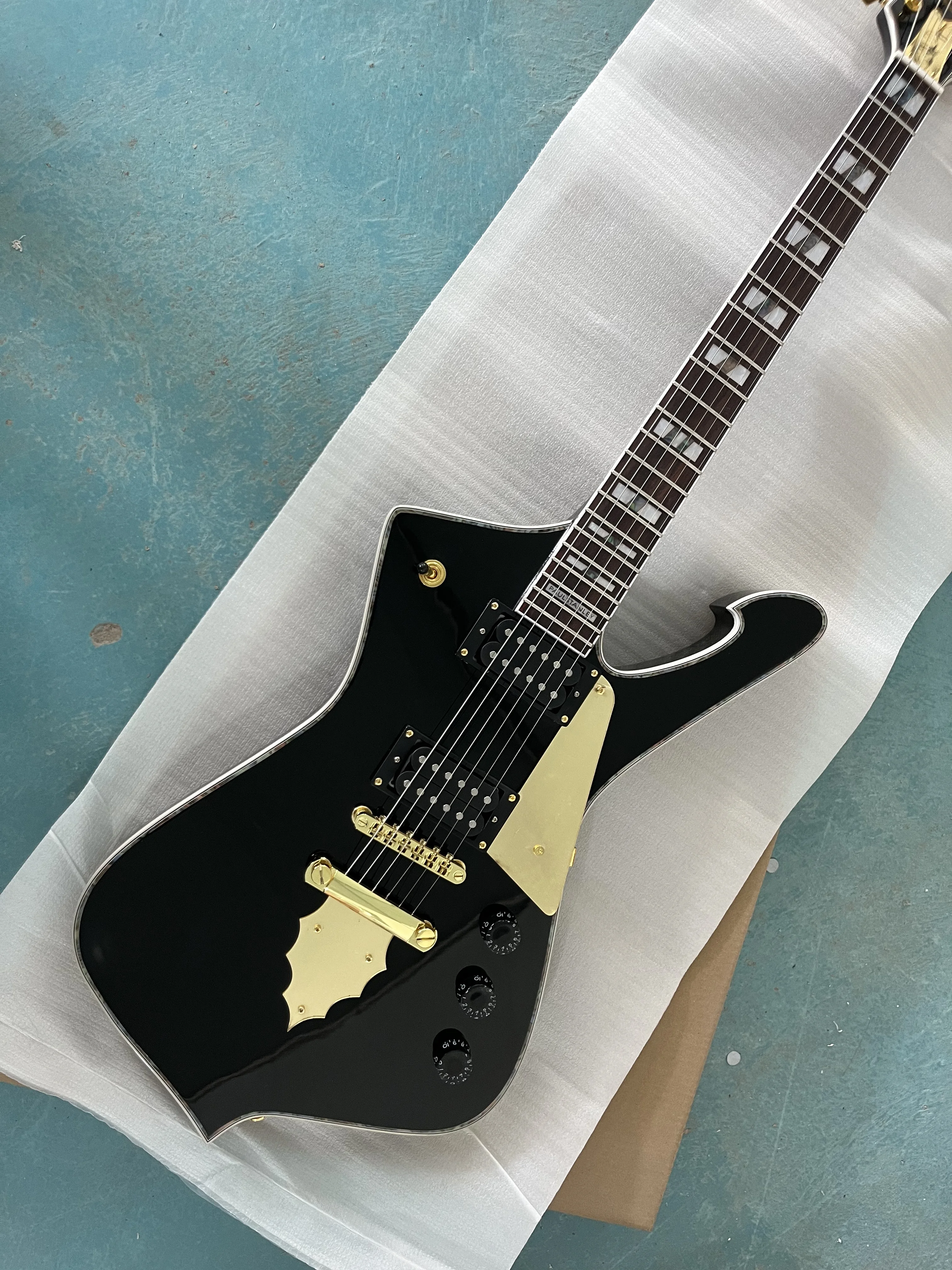 Factory custom Electric guitar Ice man black color Ic400 6 string gold hardware
Factory custom Electric guitar Ice man black color Ic400 6 string gold hardware