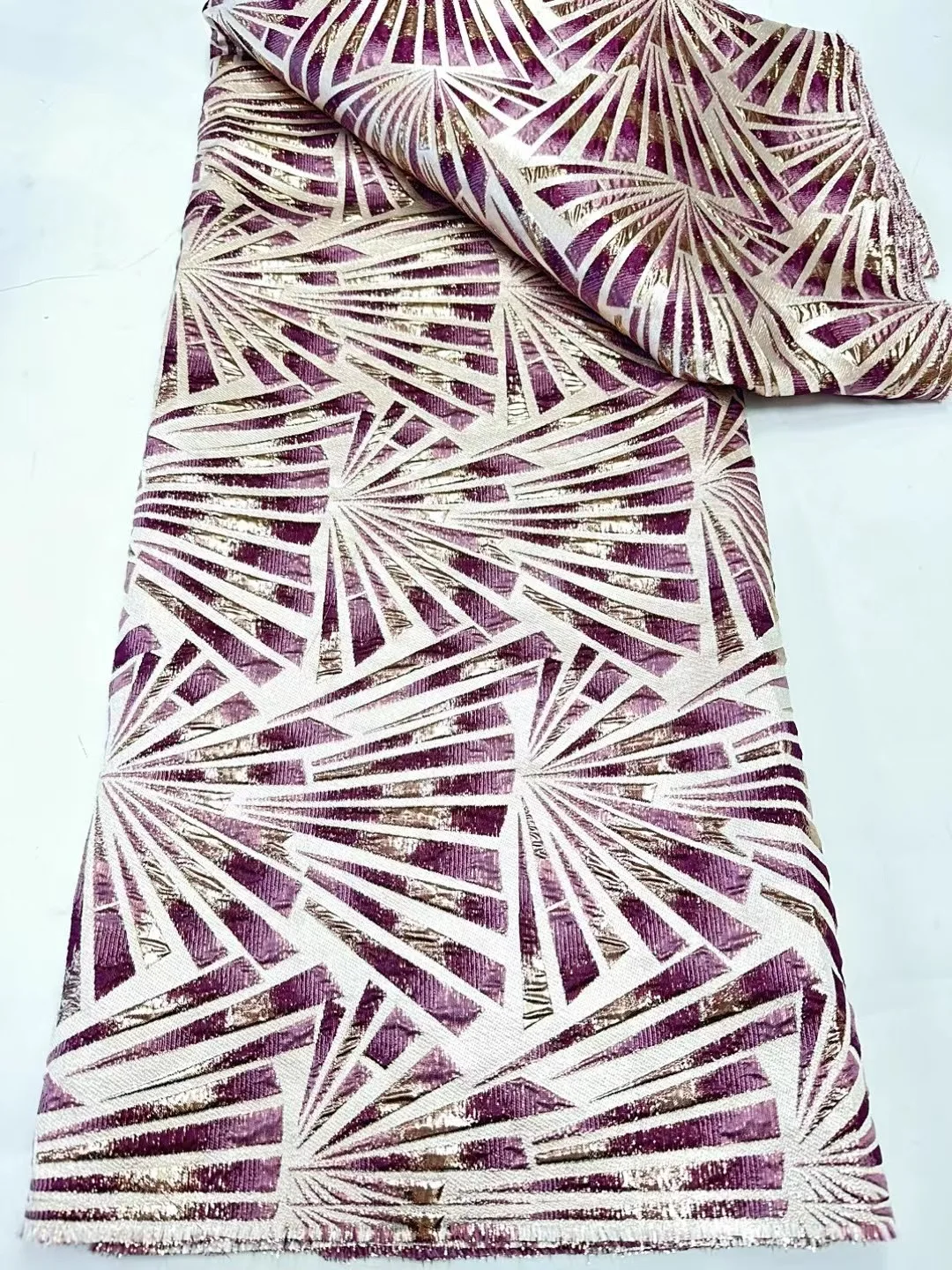 Latest Design Brocade Jacquard Lace Fabric French Lace Fabric High Quality African Nigerian Lace Fabric For Party Dress Sew
Latest Design Brocade Jacquard Lace Fabric French Lace Fabric High Quality African Nigerian Lace Fabric For Party Dress Sew