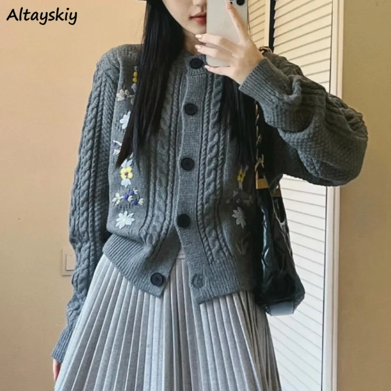 Кардиган с цветочным принтом, женский осенний милый свитер для девочек, вязаный свитер с вышивкой и круглым вырезом, универсальный для отдыха, корейский стиль, нежный привлекательный
Кардиган с цветочным принтом, женский осенний милый свитер для девочек, вязаный свитер с вышивкой и круглым вырезом, универсальный для отдыха, корейский стиль, нежный привлекательный