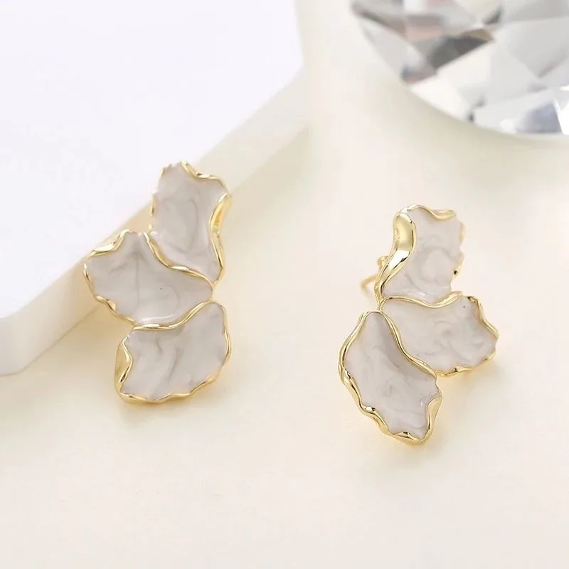2025 New S925 Silver Petal Fashion High End Earrings for Women Wedding and Birthday Party
2025 New S925 Silver Petal Fashion High End Earrings for Women Wedding and Birthday Party
