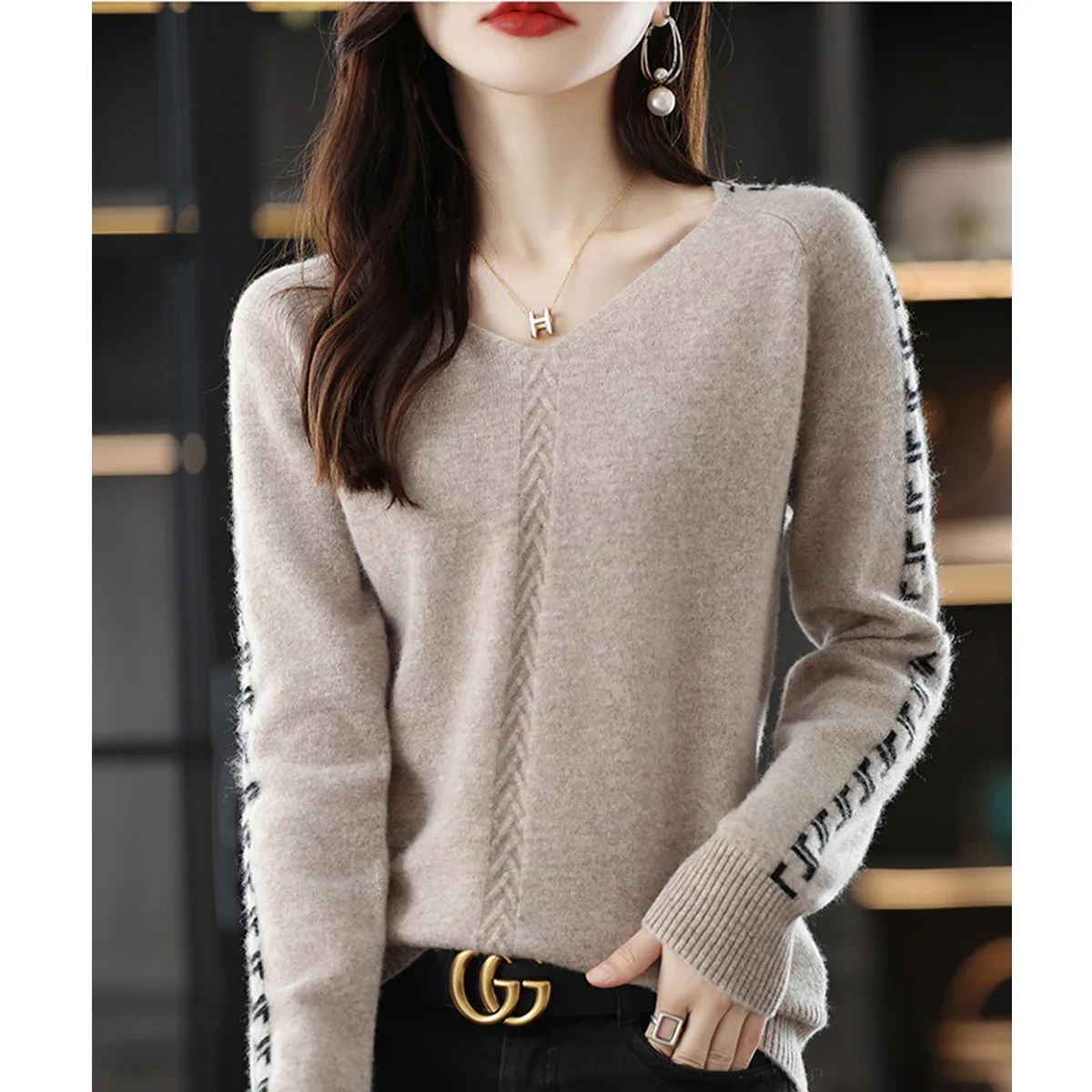 2026 women's autumn and winter new cashmere V-neck pullover casual lazy design fashionable long sleeved cashmere pullover
2026 women's autumn and winter new cashmere V-neck pullover casual lazy design fashionable long sleeved cashmere pullover
