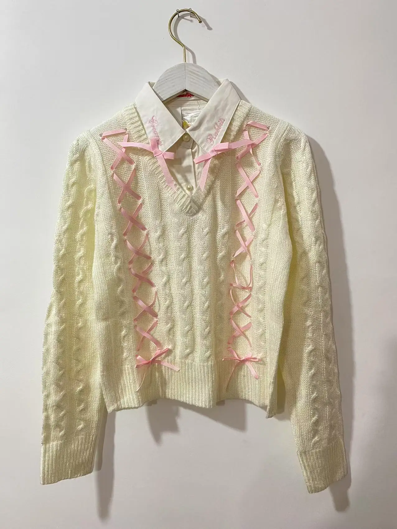 Uncle Flowers Original Embroidery Shirt Collar Silk Ribbon Pearl Button Sweaters
Uncle Flowers Original Embroidery Shirt Collar Silk Ribbon Pearl Button Sweaters