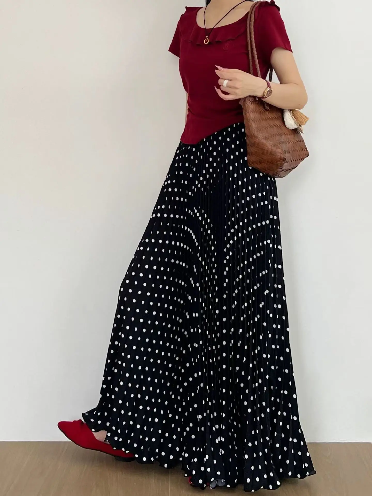 High Waist Polka Dot Long Skirt for Women Elegant Boho Beachwear Big Hem Ruffled Pleated Loose Fit 2025 New Style
High Waist Polka Dot Long Skirt for Women Elegant Boho Beachwear Big Hem Ruffled Pleated Loose Fit 2025 New Style