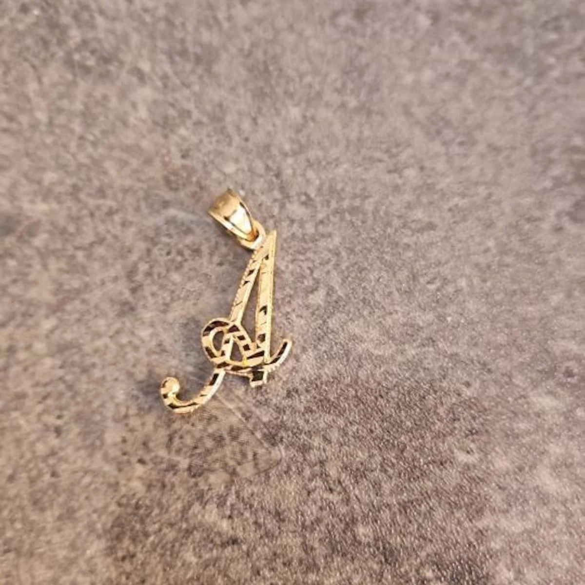 Custom 18K Gold-plated Letter Pendant Custom Diamond-cut Initial Necklace Suitable for Everyone Birthday Gift Best Gift
Custom 18K Gold-plated Letter Pendant Custom Diamond-cut Initial Necklace Suitable for Everyone Birthday Gift Best Gift