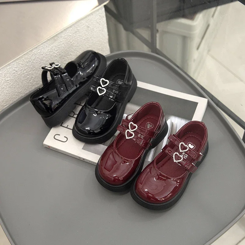 Kids Flat Shoes Black Glossy Girls Performance Dance Shoes Non-slip Hook&loop 2025 New Fashion Children Leather Shoes Soft Sole
Kids Flat Shoes Black Glossy Girls Performance Dance Shoes Non-slip Hook&loop 2025 New Fashion Children Leather Shoes Soft Sole