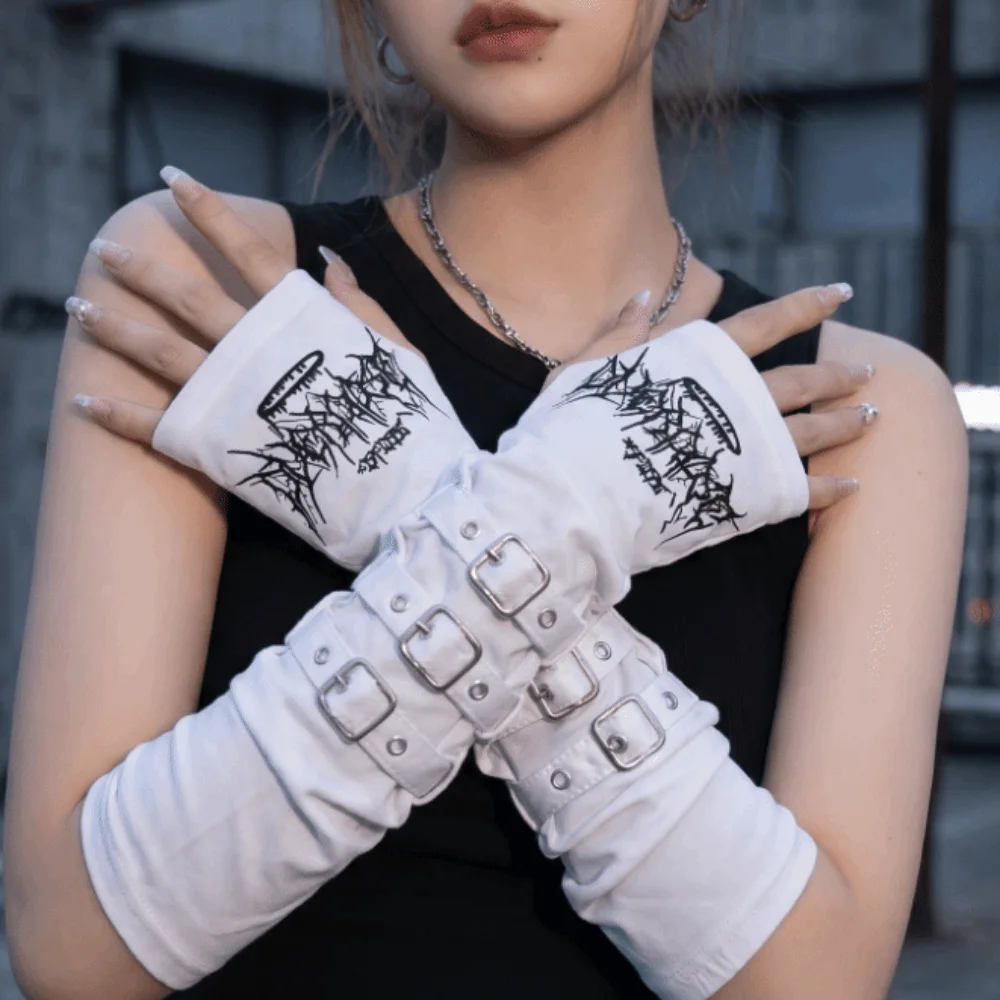 Polyester Subculture Style Arm Sleeves Thorns Pattern Letters Embroidered Design Sun Protection Gloves Metal Buckle
Polyester Subculture Style Arm Sleeves Thorns Pattern Letters Embroidered Design Sun Protection Gloves Metal Buckle