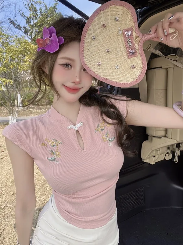 Summer Embroidered Tight Top Women's Design Sexy Hollow out Qipao Collar Button T-Shirt Korean Style Slim Fit Fly Sleeve
Summer Embroidered Tight Top Women's Design Sexy Hollow out Qipao Collar Button T-Shirt Korean Style Slim Fit Fly Sleeve