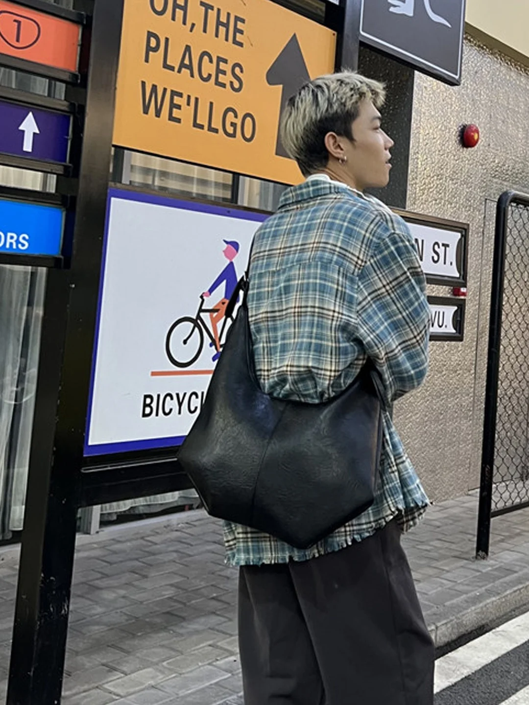 NIN Underarm Dumpling Bag Soft Leather Men's Street Fashion Moon Tooth Tote Bag Unisex Casual Single Shoulder Crossbody Bag
NIN Underarm Dumpling Bag Soft Leather Men's Street Fashion Moon Tooth Tote Bag Unisex Casual Single Shoulder Crossbody Bag