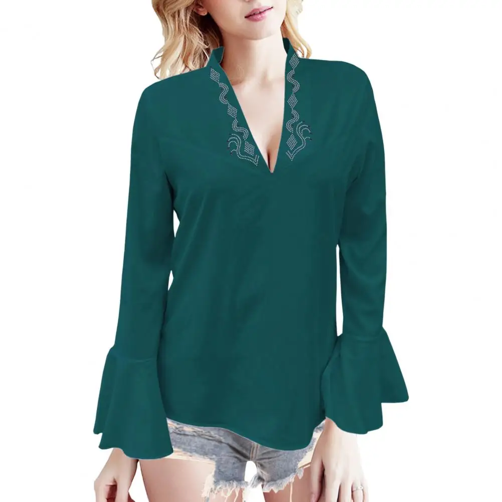 Sexy V-neck Flared Long Sleeved Solid Color Low Cut Women's T-shirt High Street Fashion Slim Fit Elegant Women's Top
Sexy V-neck Flared Long Sleeved Solid Color Low Cut Women's T-shirt High Street Fashion Slim Fit Elegant Women's Top