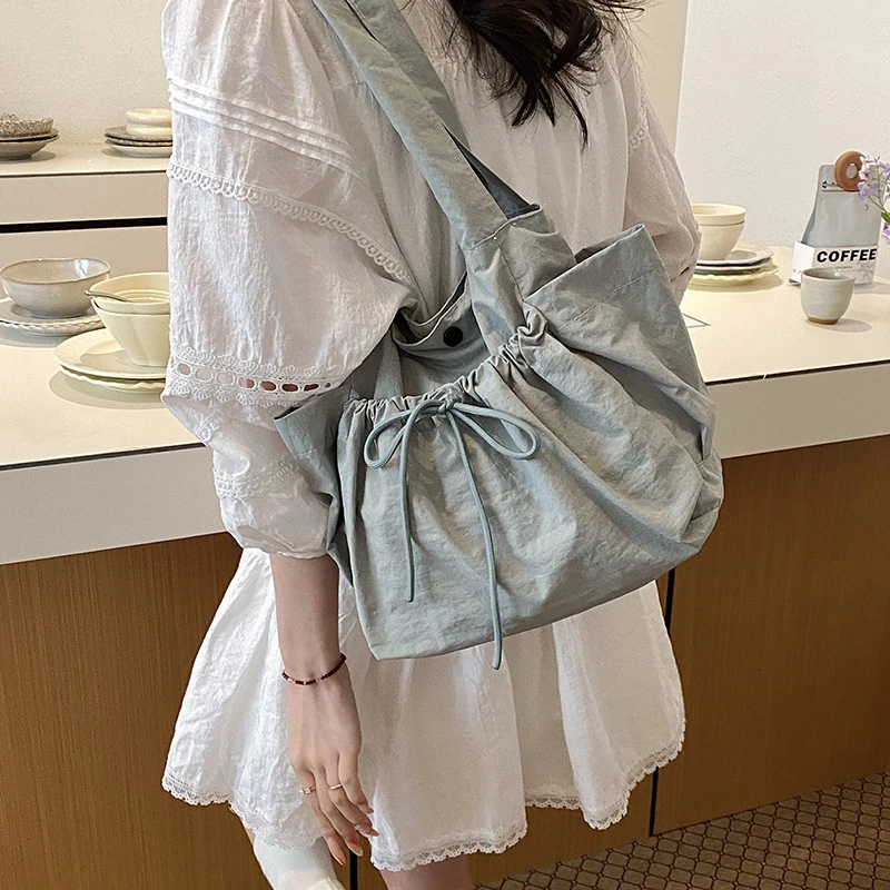 2026 Korean Style Pleated Casual Bucket Bag Versatile Office Lady High Sense Dopamine Handbag Crossbody Bag Trendy
2026 Korean Style Pleated Casual Bucket Bag Versatile Office Lady High Sense Dopamine Handbag Crossbody Bag Trendy