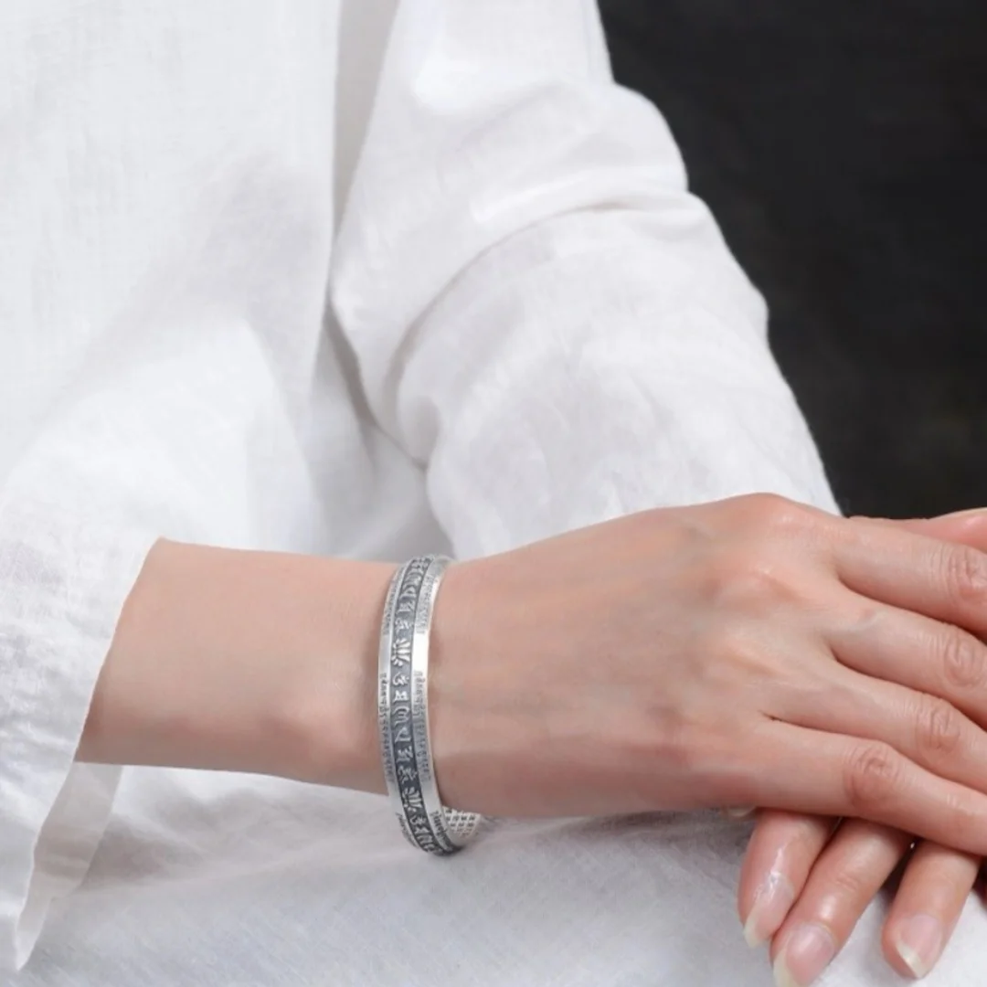 Engraved Heart Sutra Six-character Mantra Retro Bracelets for women,Open Type,jewelry gift for girlfriend.
Engraved Heart Sutra Six-character Mantra Retro Bracelets for women,Open Type,jewelry gift for girlfriend.