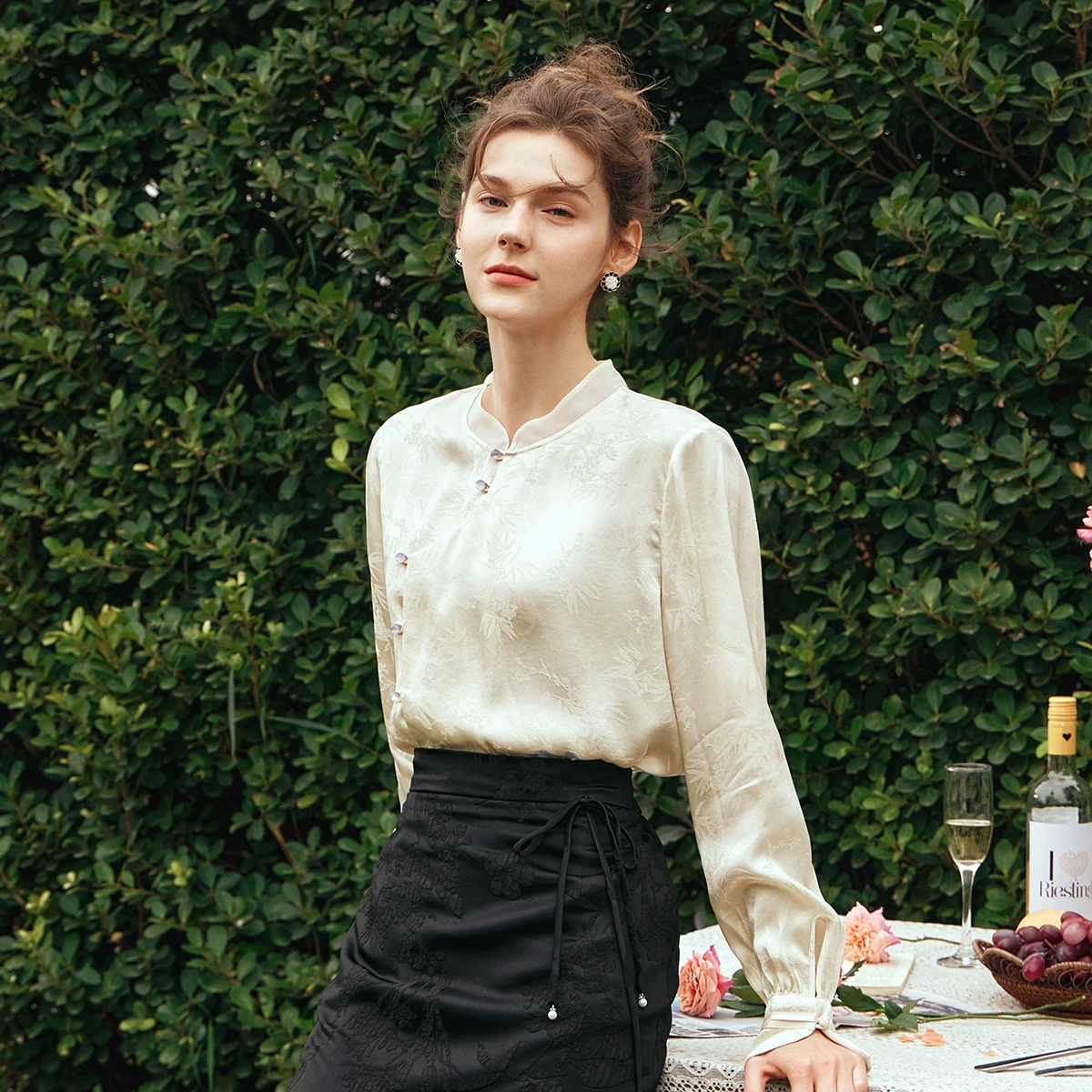 OLrain женские рубашки в китайском национальном стиле, осень 2024, новая блузка с воротником-стойкой, однотонные элегантные однобортные топы O24CX89133
OLrain женские рубашки в китайском национальном стиле, осень 2024, новая блузка с воротником-стойкой, однотонные элегантные однобортные топы O24CX89133