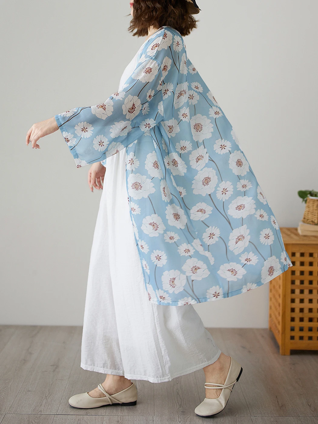 Spring Summer Lightweight Breathable Ice Silk Outerwear Cardigan Strap Casual Cotton Linen Three-Piece Set Wide Leg Pants
Spring Summer Lightweight Breathable Ice Silk Outerwear Cardigan Strap Casual Cotton Linen Three-Piece Set Wide Leg Pants