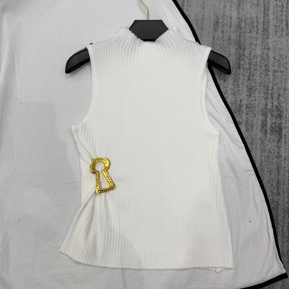 Женский летний топ-майка High Street: новая модная и простая модель с металлической пряжкой, полувысоким воротом и эластичной вязкой
Женский летний топ-майка High Street: новая модная и простая модель с металлической пряжкой, полувысоким воротом и эластичной вязкой