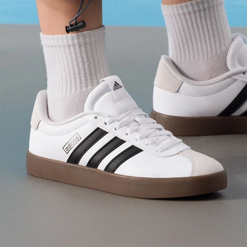 Adidas black and white design training shoes, mink leather shoe head, classic three stripes, retro casual sports sneakers,KJ4000
Adidas black and white design training shoes, mink leather shoe head, classic three stripes, retro casual sports sneakers,KJ4000