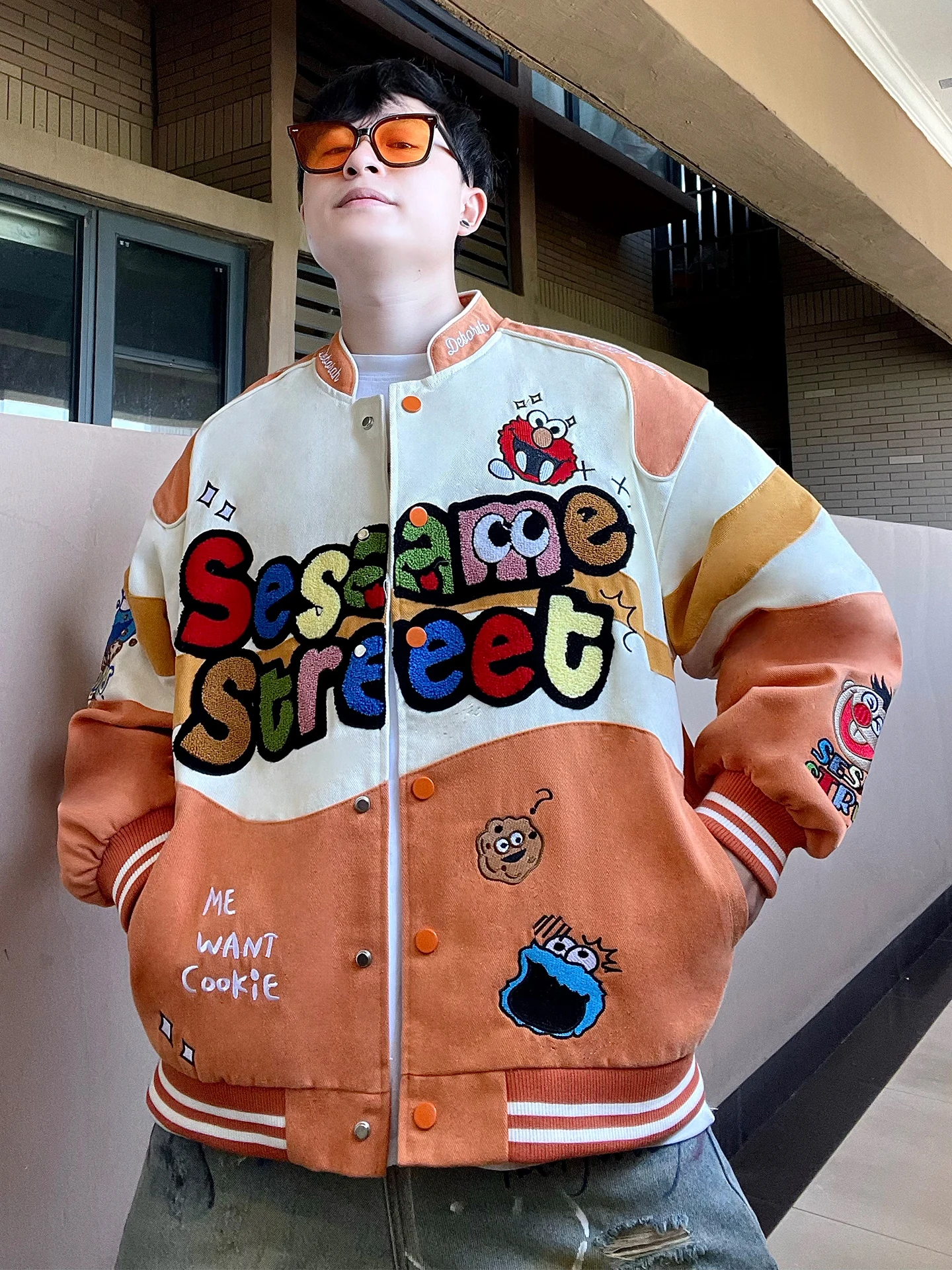 Утепленная бейсбольная куртка в стиле ретро с американской мультяшной вышивкой, свободная куртка для пар, мотоциклетная куртка, модная верхняя одежда для мужчин и женщин
Утепленная бейсбольная куртка в стиле ретро с американской мультяшной вышивкой, свободная куртка для пар, мотоциклетная куртка, модная верхняя одежда для мужчин и женщин