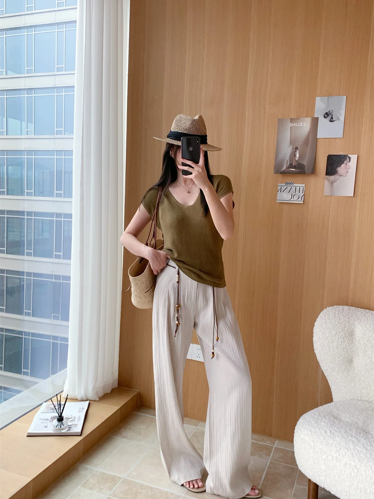 Casual Wide Leg Cotton Linen Pants with Sleeveless V-Neck Knitted Sweater Loose Fit Spring 2026 Women's Fashion Style
Casual Wide Leg Cotton Linen Pants with Sleeveless V-Neck Knitted Sweater Loose Fit Spring 2026 Women's Fashion Style