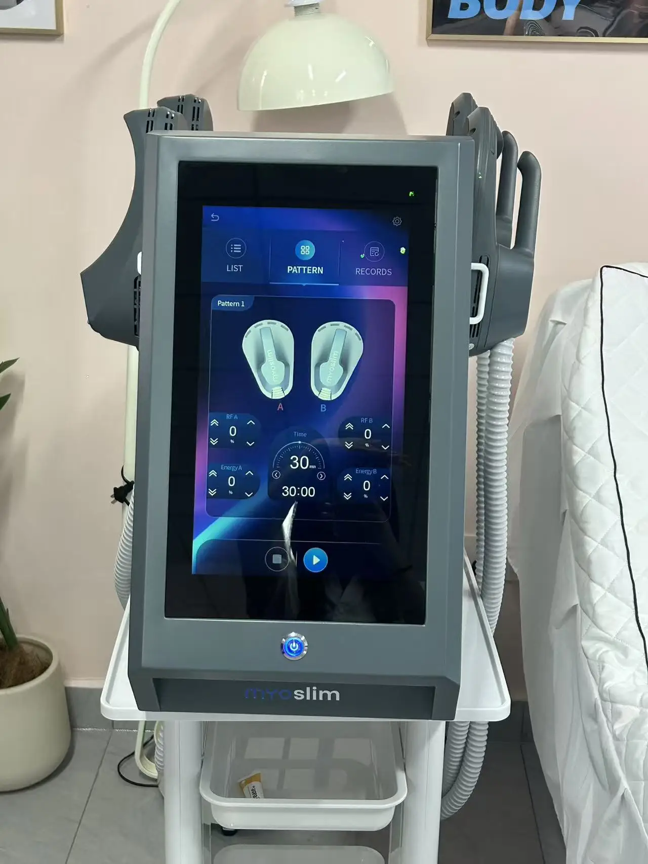 MYOslim Профессиональный стимулятор мышц 6500 Вт HIEMT Портативный EMS машина для похудения тела для моделирования тела для салона
MYOslim Профессиональный стимулятор мышц 6500 Вт HIEMT Портативный EMS машина для похудения тела для моделирования тела для салона