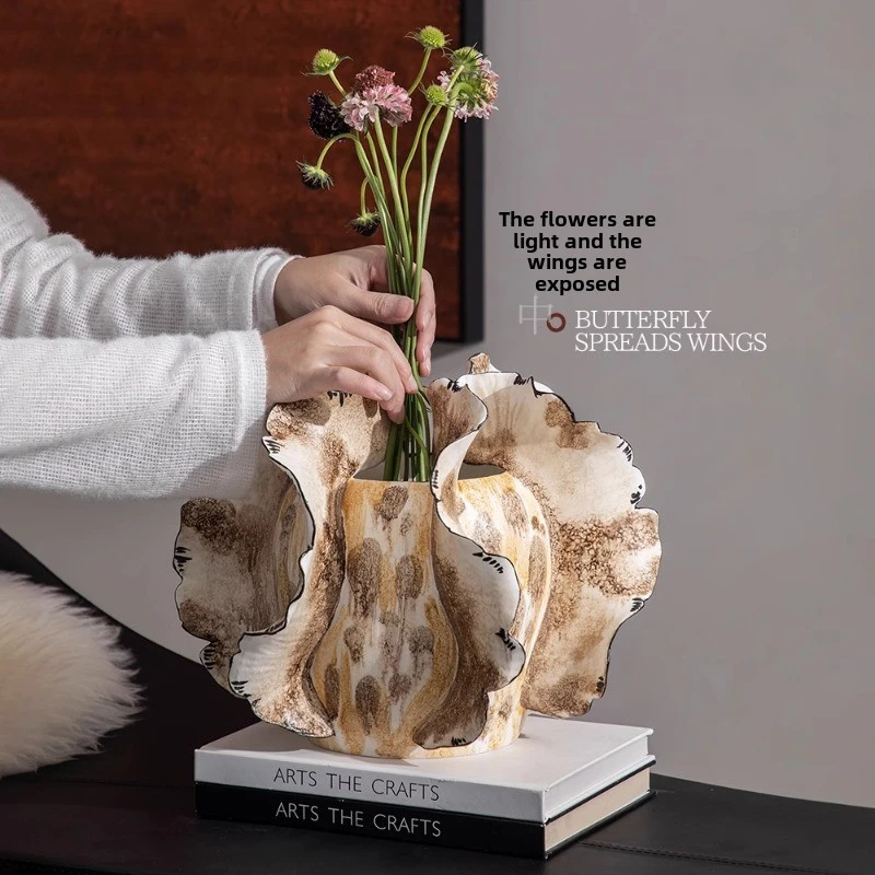 Design sense Ceramic vase Modern home decoration Sales office Crafts ornament Creative soft decoration matching
Design sense Ceramic vase Modern home decoration Sales office Crafts ornament Creative soft decoration matching