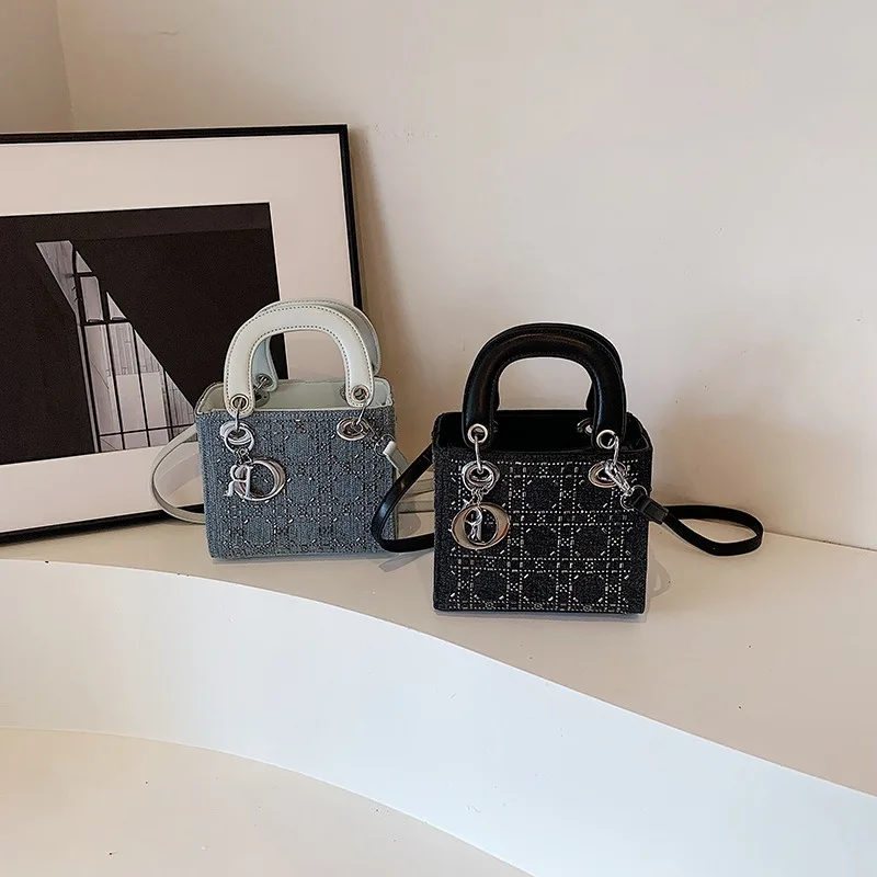 Stylish Large Capacity Crossbody Bag for Women,Fashion Tote Shoulder Purse,Elegant Commuter Handbag,Trendy Spacious Everyday Bag
Stylish Large Capacity Crossbody Bag for Women,Fashion Tote Shoulder Purse,Elegant Commuter Handbag,Trendy Spacious Everyday Bag