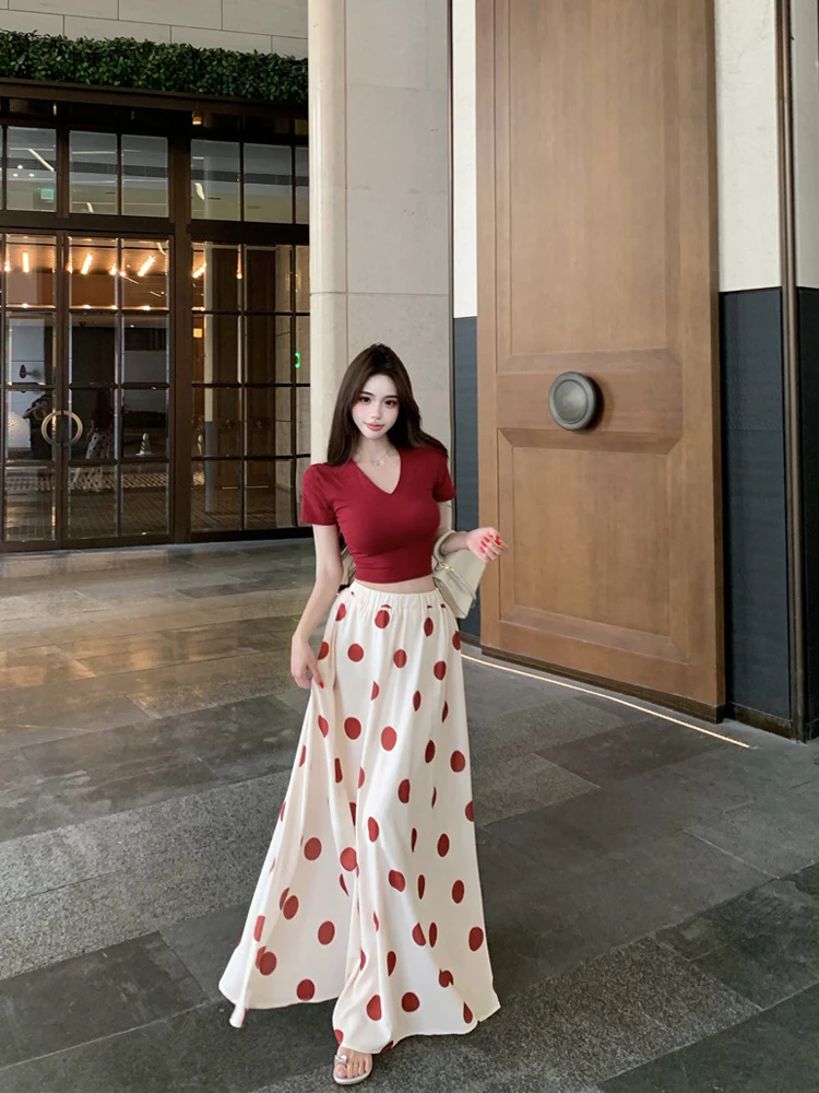 Women's V-Neck Slim Fit Short Sleeve T-Shirt High Waist Polka Dot A-Line Skirt Fashionable Summer Outfit Casual Wear
Women's V-Neck Slim Fit Short Sleeve T-Shirt High Waist Polka Dot A-Line Skirt Fashionable Summer Outfit Casual Wear
