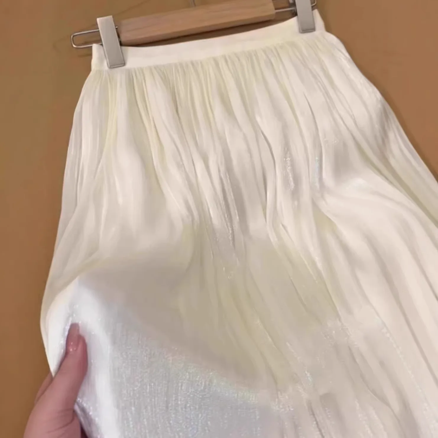 Flowing Gold Yarn Medium Long Skirt 2026 Summer New High Waisted A-line Flowing Pearl Yarn Long Skirt Temperament Commuting
Flowing Gold Yarn Medium Long Skirt 2026 Summer New High Waisted A-line Flowing Pearl Yarn Long Skirt Temperament Commuting