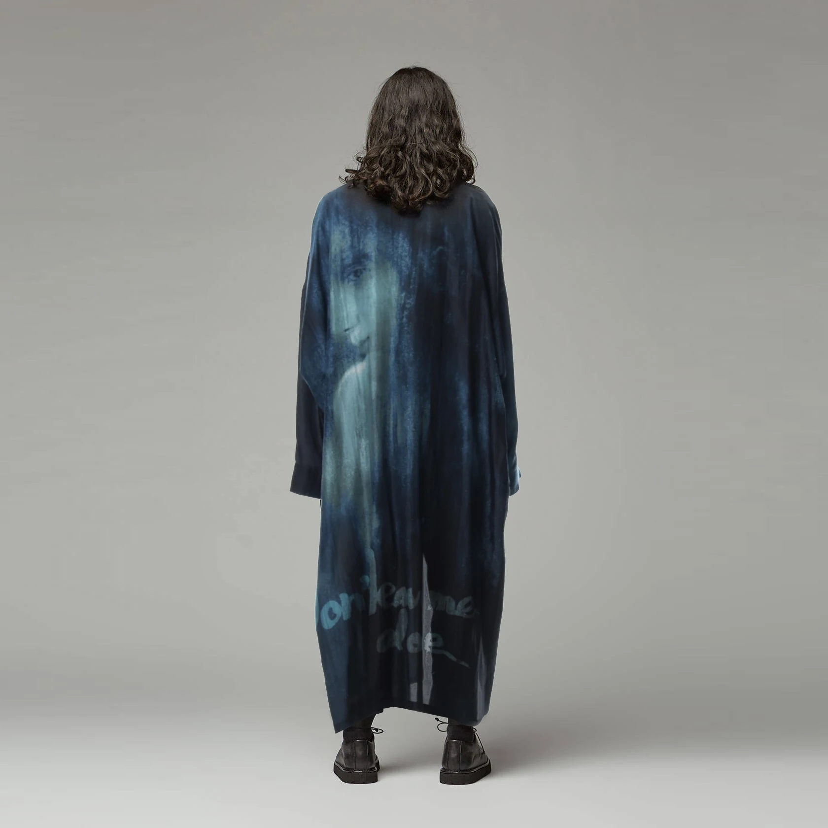 YOJI OOAK OVERSIZED SILKT Uchida Шелковая ветровка с принтом призрака для девочек Длинная рубашка Yamamoto
YOJI OOAK OVERSIZED SILKT Uchida Шелковая ветровка с принтом призрака для девочек Длинная рубашка Yamamoto