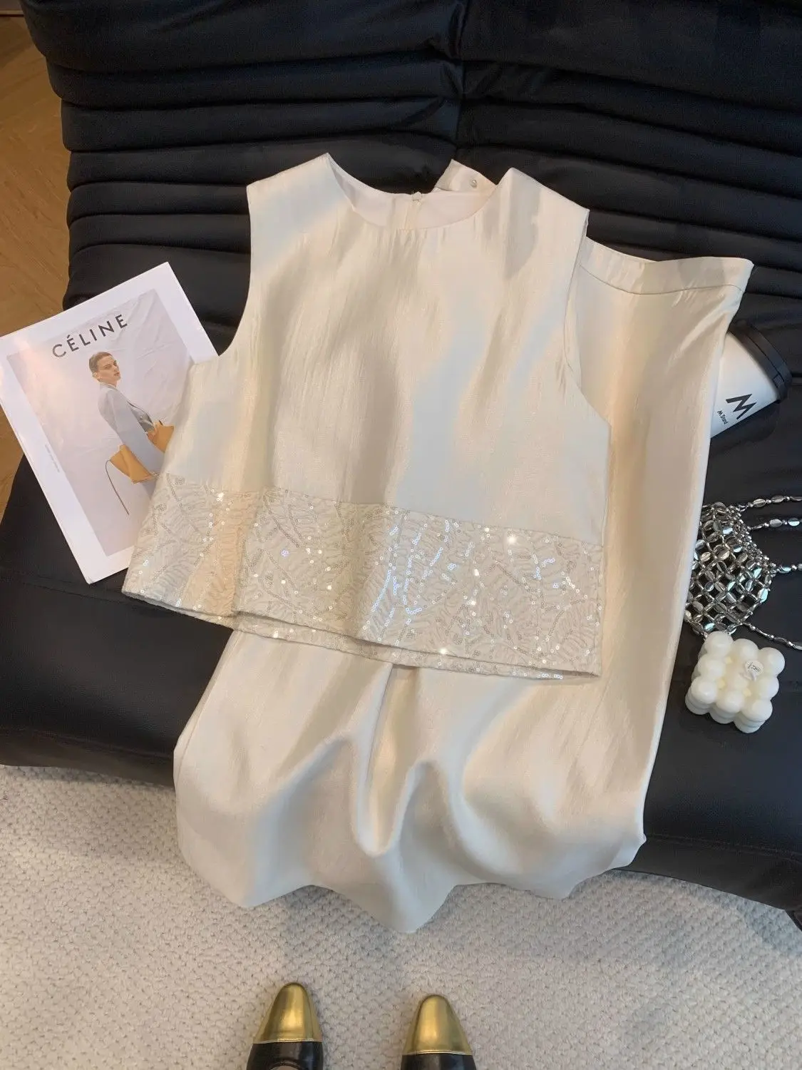 New High Quality Korean Fashion Two Piece Set Women Summer Sequin Patchwork O-neck Sleeveless Vest Top + Midi Skirt Women's Suit
New High Quality Korean Fashion Two Piece Set Women Summer Sequin Patchwork O-neck Sleeveless Vest Top + Midi Skirt Women's Suit
