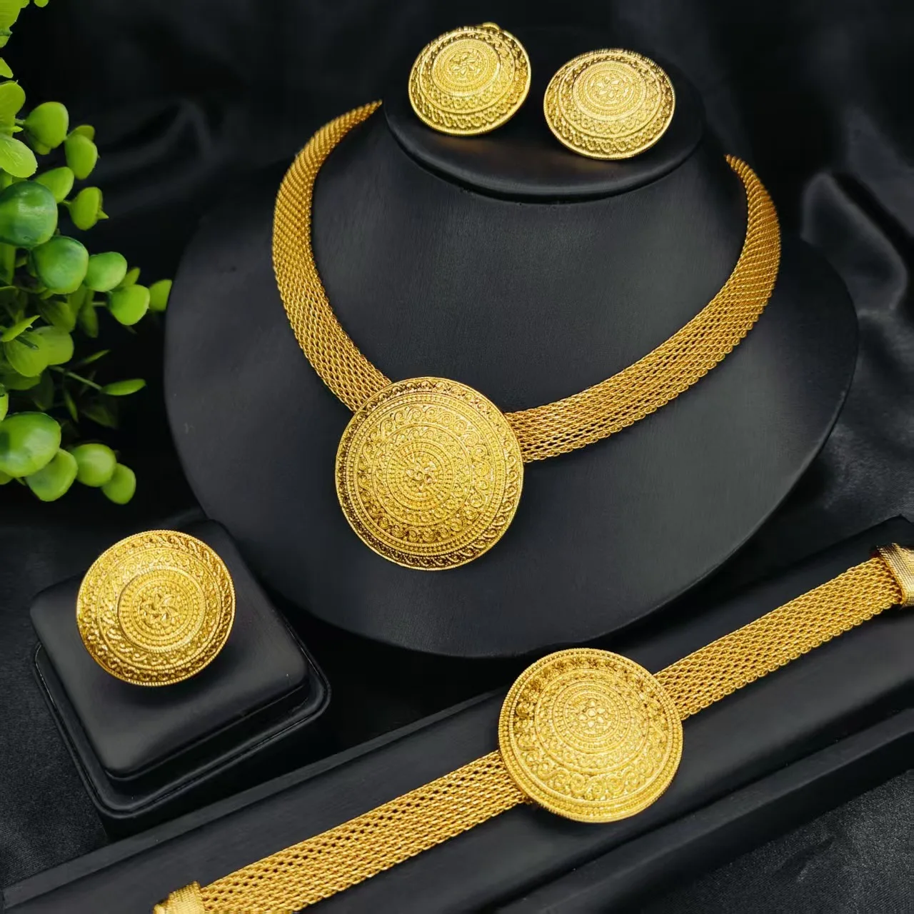 Sturdy & Durable Fashion Necklace Earrings Bracelet Ring For Women 24K Gold AU999 | Solid craft, not easy to deform
Sturdy & Durable Fashion Necklace Earrings Bracelet Ring For Women 24K Gold AU999 | Solid craft, not easy to deform