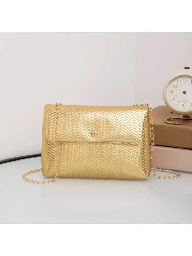Rhombus shoulder bag embroidery bag fashion women's bag fashion simple shoulder crossbody women's mobile phone bag
Rhombus shoulder bag embroidery bag fashion women's bag fashion simple shoulder crossbody women's mobile phone bag