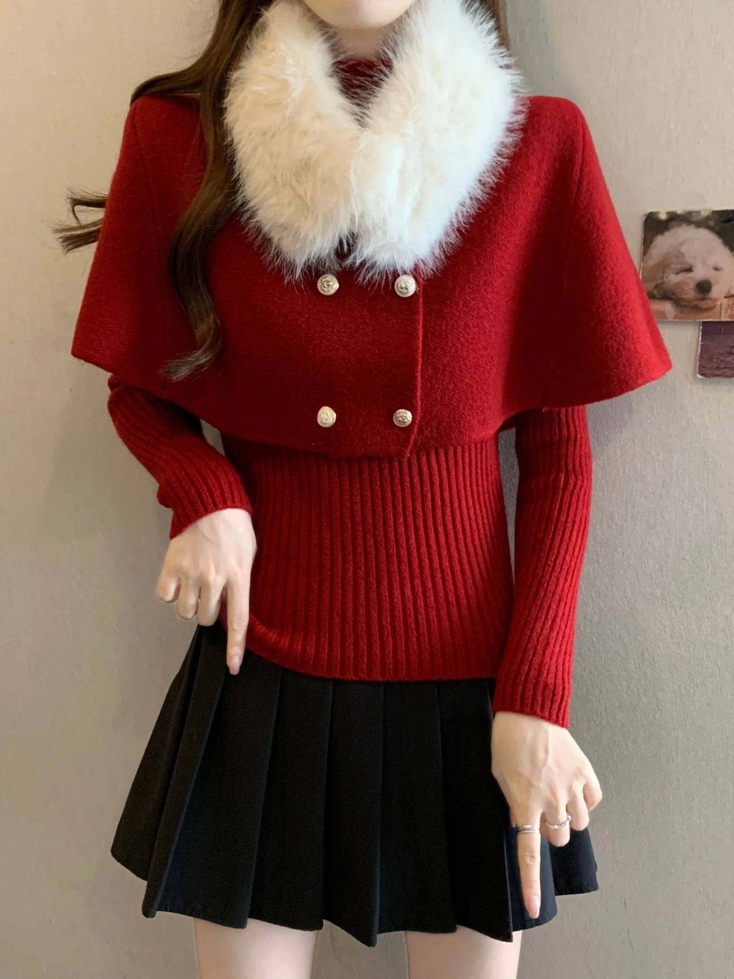 Red Knitted Three-Piece Set for Women with Fur Collar Cowl Neck Coat Korean Style Slim Fit Long Sleeve Soft Comfortable Winter
Red Knitted Three-Piece Set for Women with Fur Collar Cowl Neck Coat Korean Style Slim Fit Long Sleeve Soft Comfortable Winter