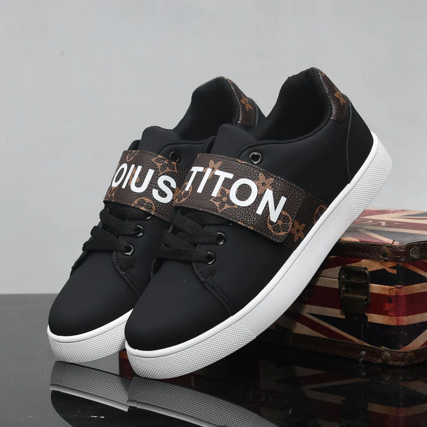 Осенние новые дышащие туфли с дезодорантом на красной подошве, мужская обувь для спорта и отдыха
Осенние новые дышащие туфли с дезодорантом на красной подошве, мужская обувь для спорта и отдыха