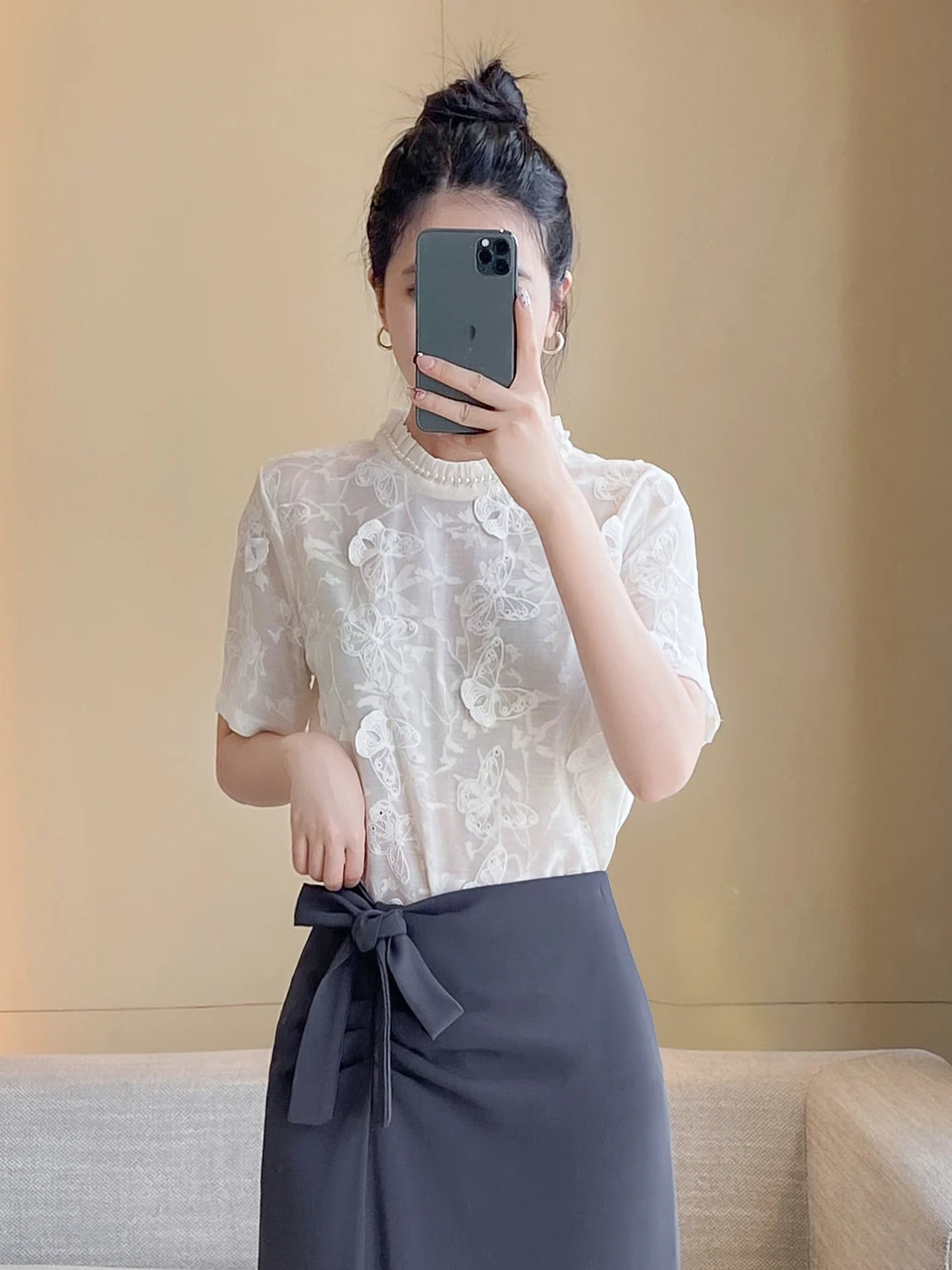 Summer Embroidered Lace Loose Fit ort Sve Stand Collar irt Women's Trendy Hollow out Button Detailing Office Wear
Summer Embroidered Lace Loose Fit ort Sve Stand Collar irt Women's Trendy Hollow out Button Detailing Office Wear