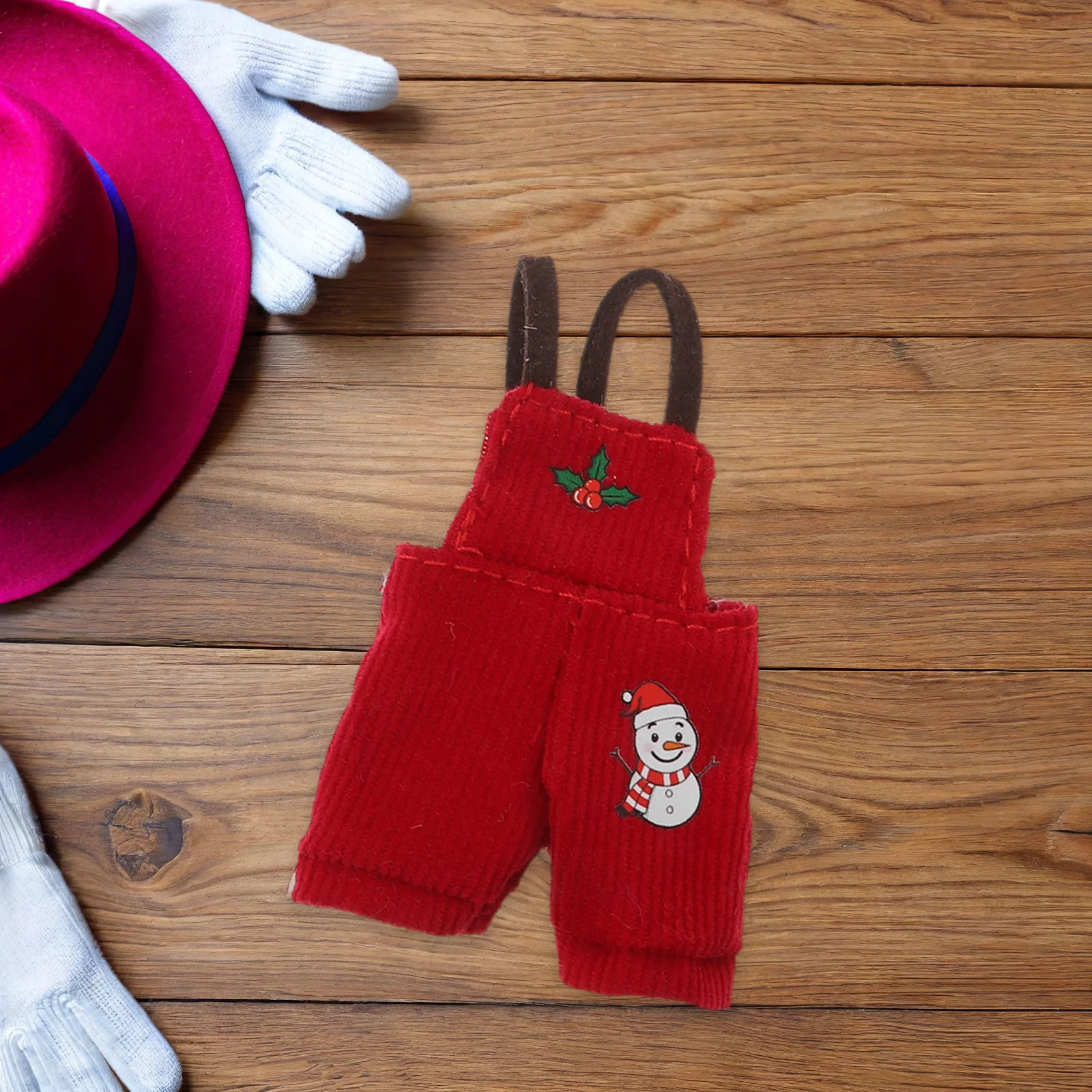 Набор рождественской одежды: комплект аксессуаров для эльфа с шапкой Санты, нагрудником и комбинезоном для миниатюрного зимнего декора и игровых сцен
Набор рождественской одежды: комплект аксессуаров для эльфа с шапкой Санты, нагрудником и комбинезоном для миниатюрного зимнего декора и игровых сцен