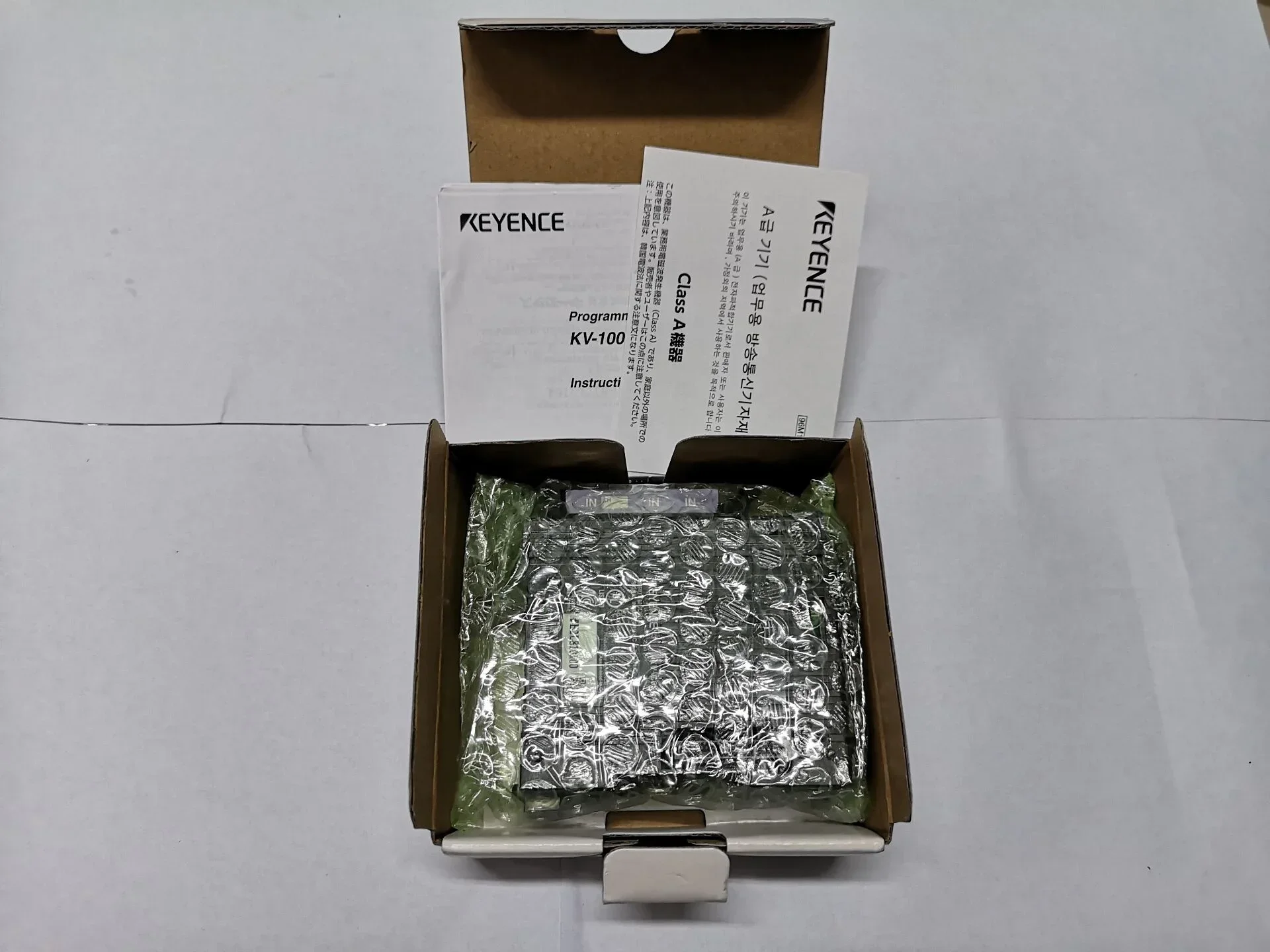 KV-C64XC PLC Programmable Controller 64-point Connector New original
KV-C64XC PLC Programmable Controller 64-point Connector New original